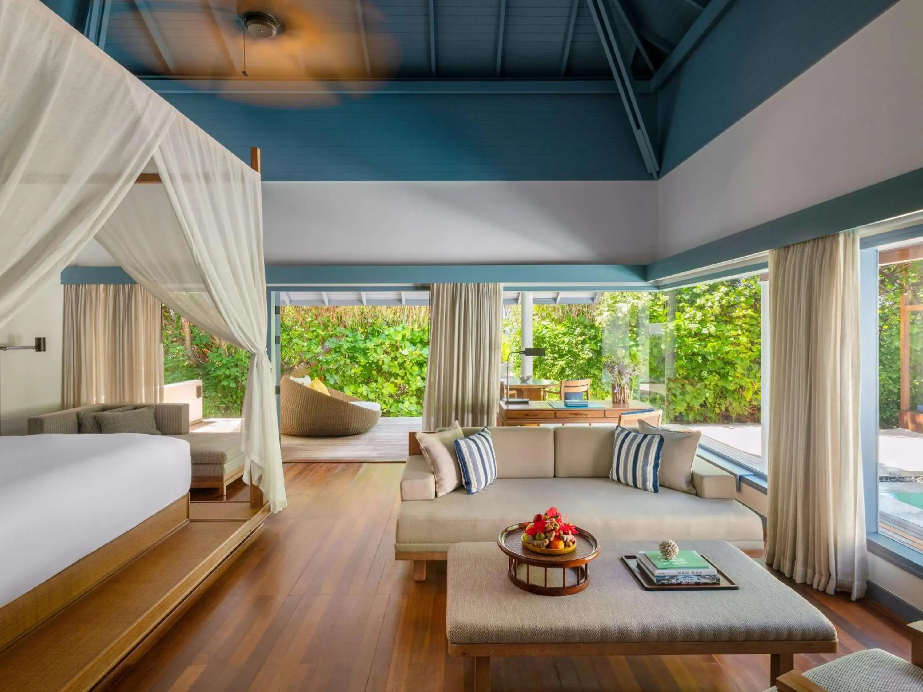 Bedroom, Bed in Raffles Maldives Meradhoo Bedroom, Bed in Raffles Maldives Meradhoo