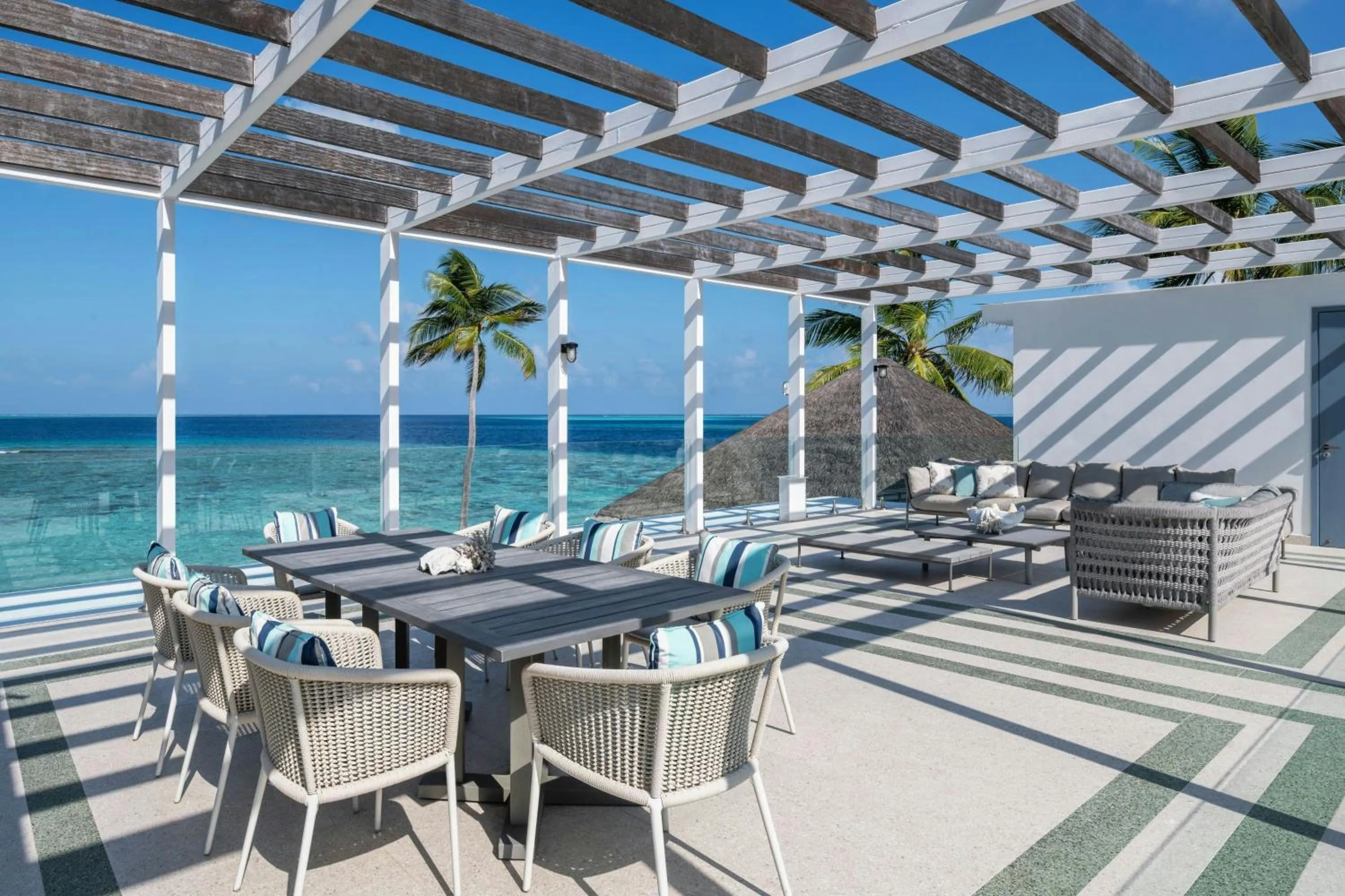 Lounge or bar in The Halcyon Private Isles Maldives, Autograph Collection