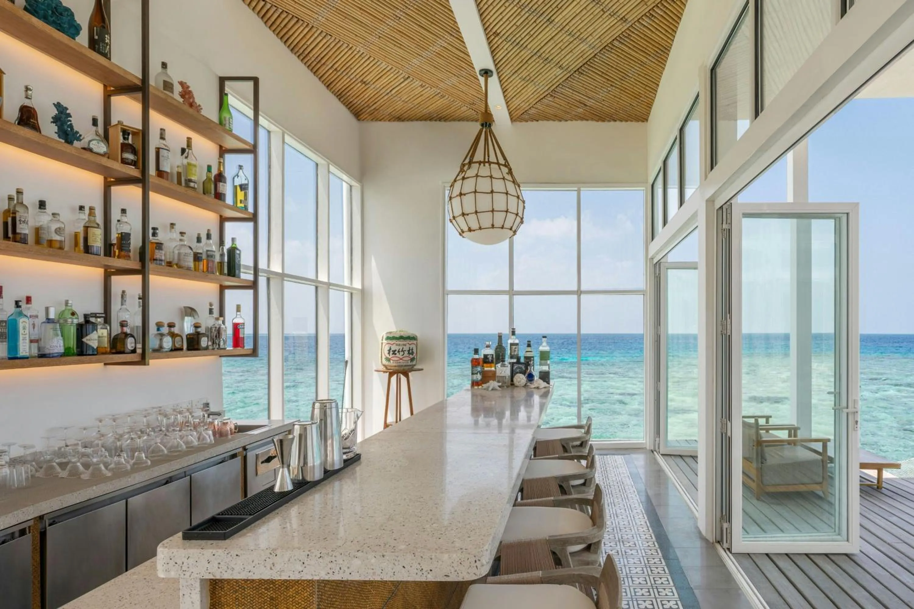 Lounge or bar in The Halcyon Private Isles Maldives, Autograph Collection