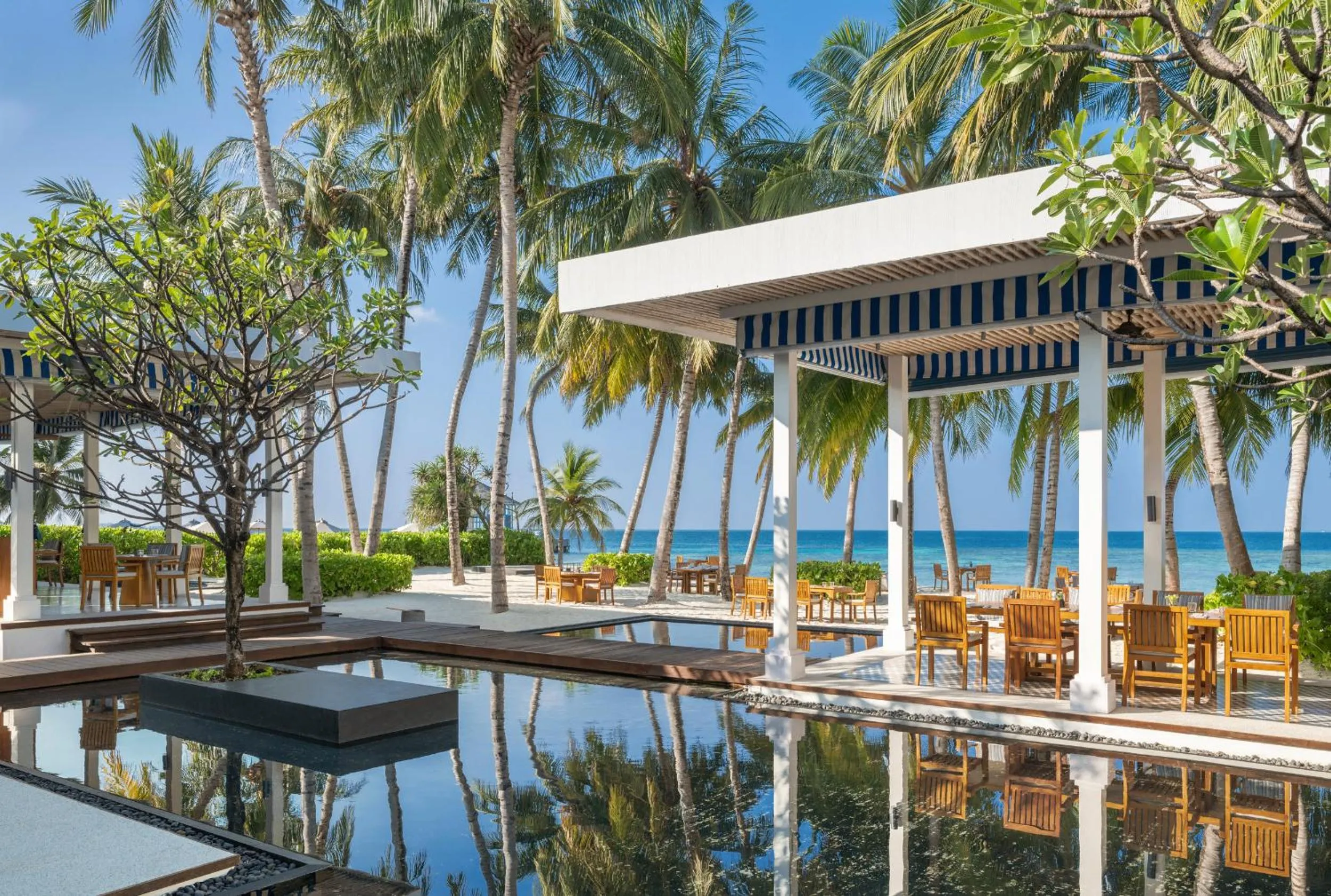 Restaurant/places to eat in The Halcyon Private Isles Maldives, Autograph Collection