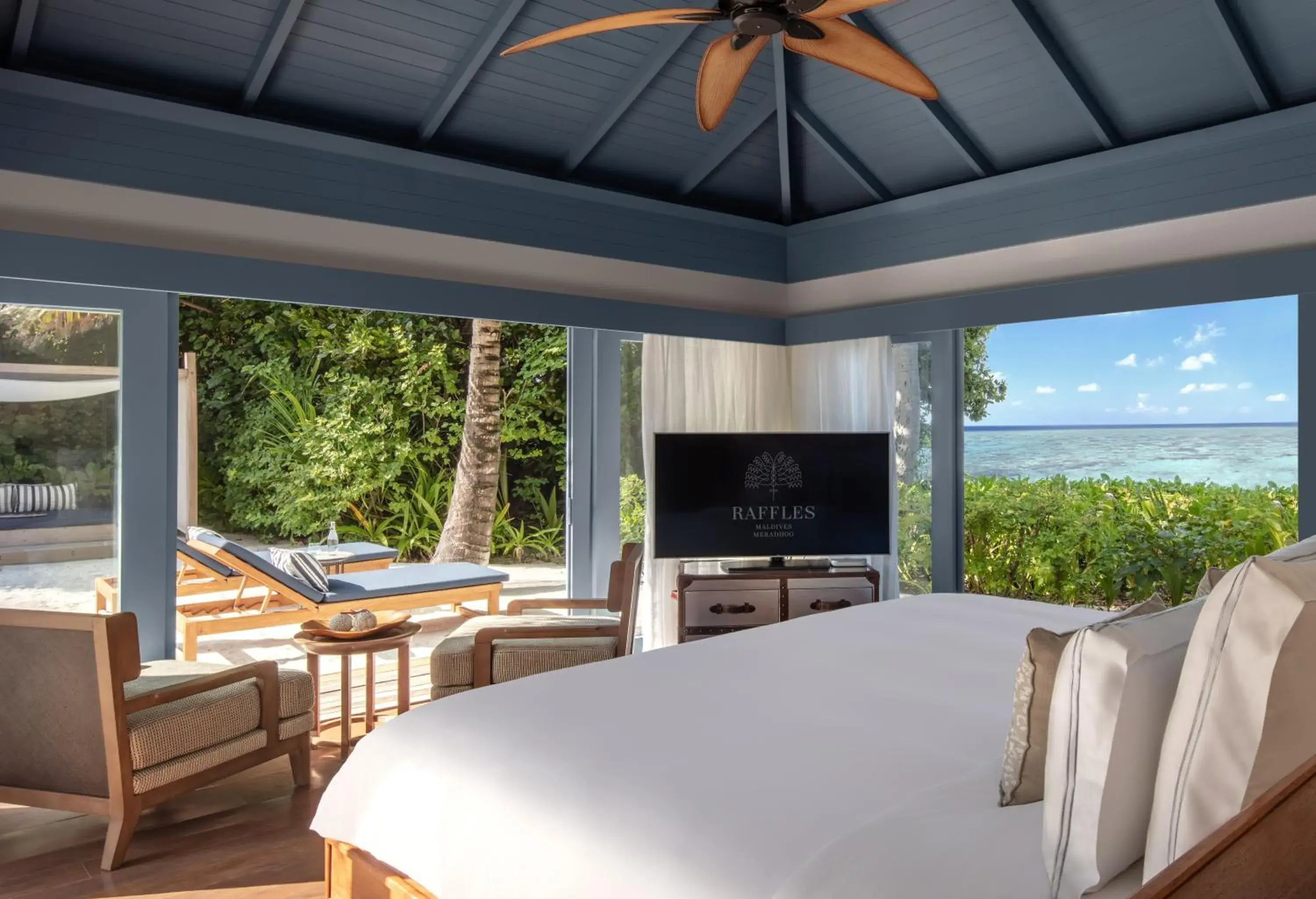 Property building in Raffles Maldives Meradhoo Property building in Raffles Maldives Meradhoo