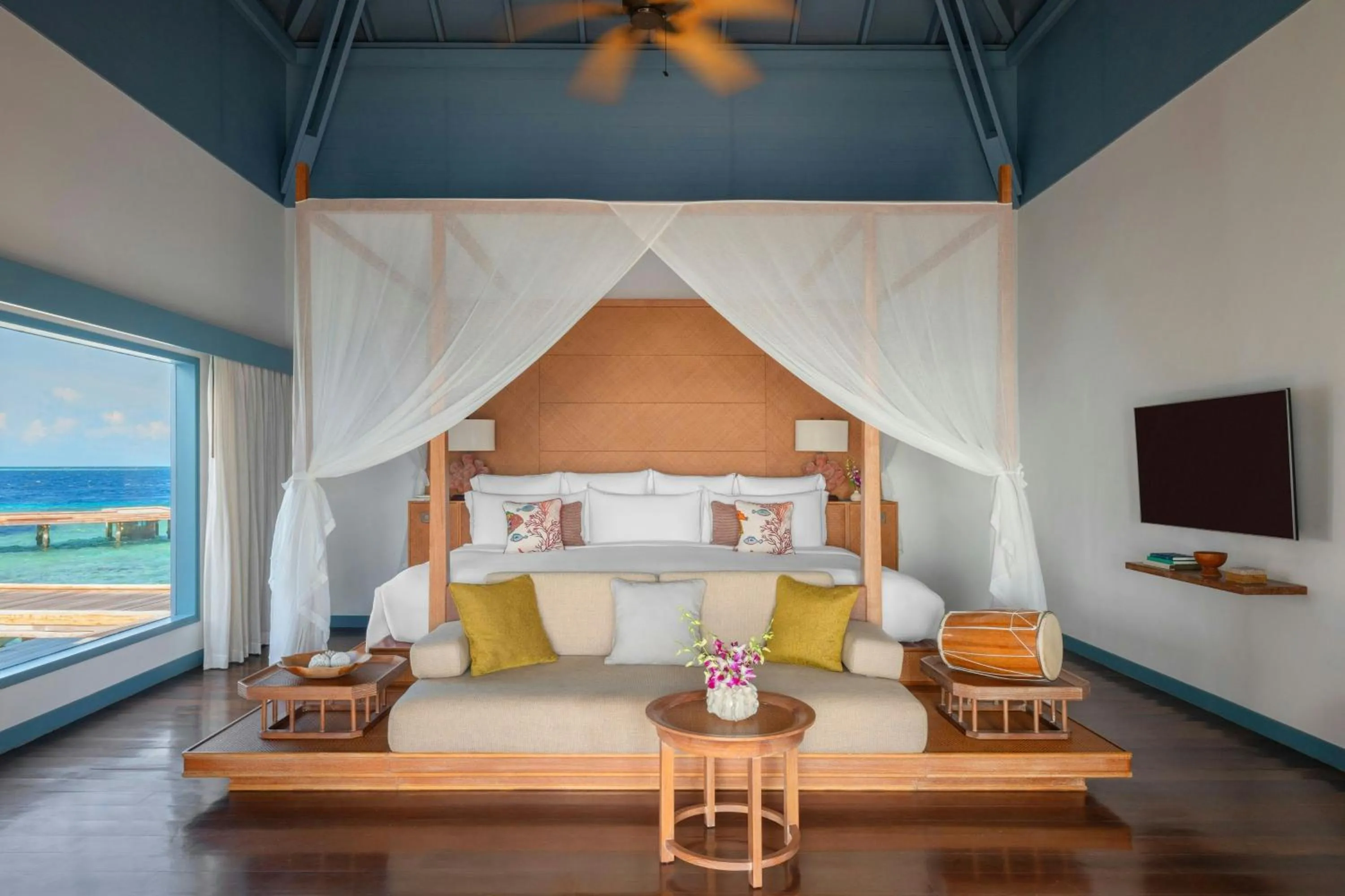 Swimming pool, Bed in The Halcyon Private Isles Maldives, Autograph Collection