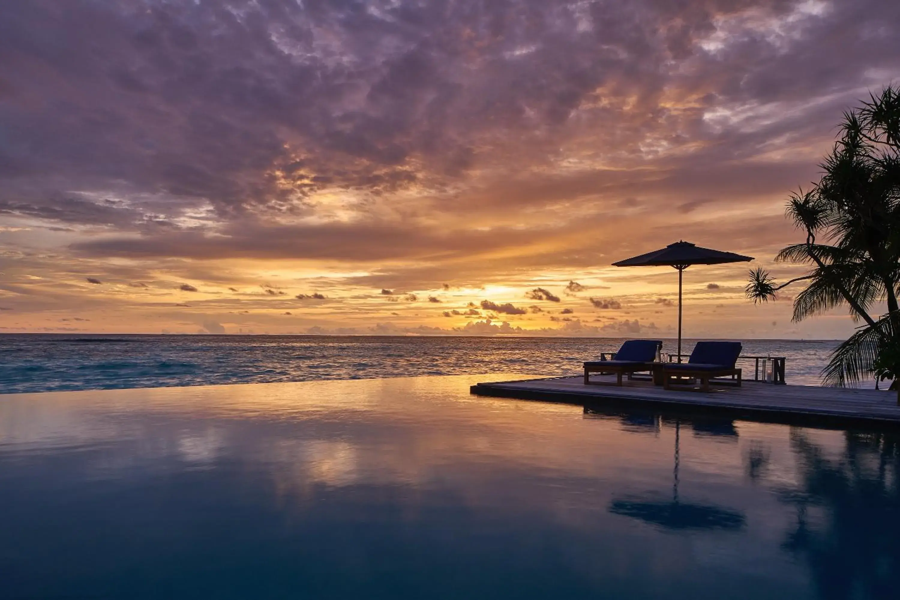 Swimming pool in Raffles Maldives Meradhoo Swimming pool in Raffles Maldives Meradhoo