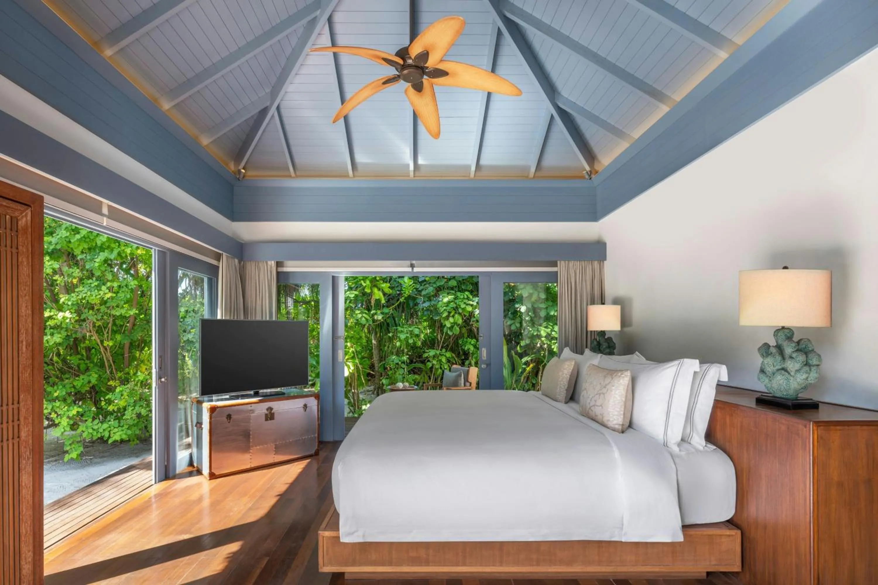 Bedroom, Bed in The Halcyon Private Isles Maldives, Autograph Collection