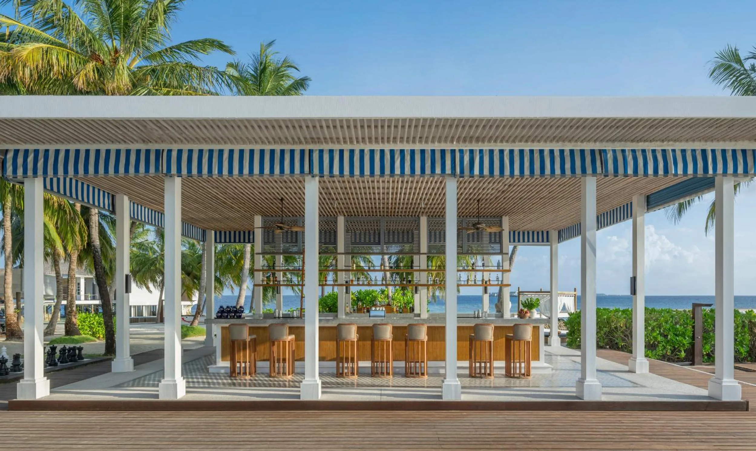 Lounge or bar in The Halcyon Private Isles Maldives, Autograph Collection
