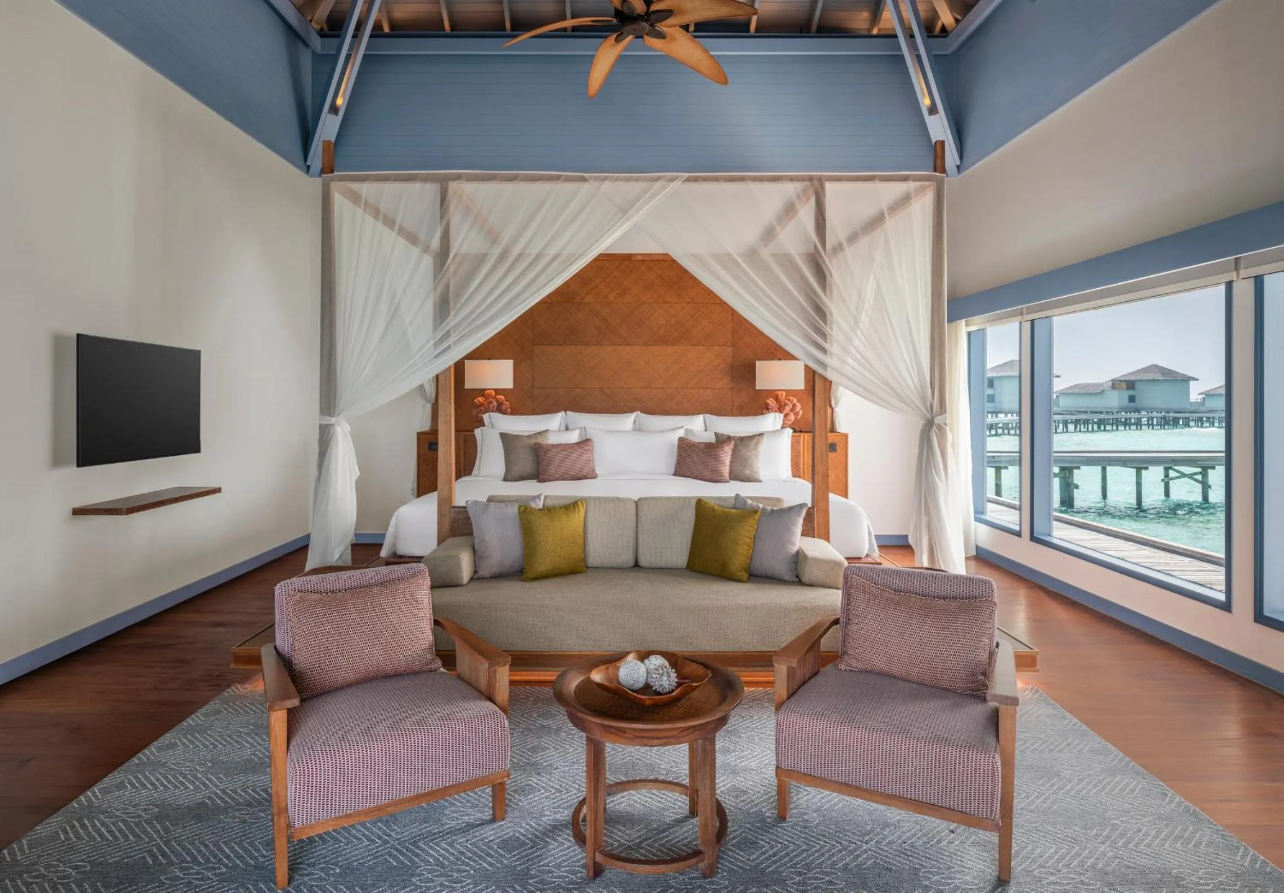 TV and multimedia, Bed in The Halcyon Private Isles Maldives, Autograph Collection