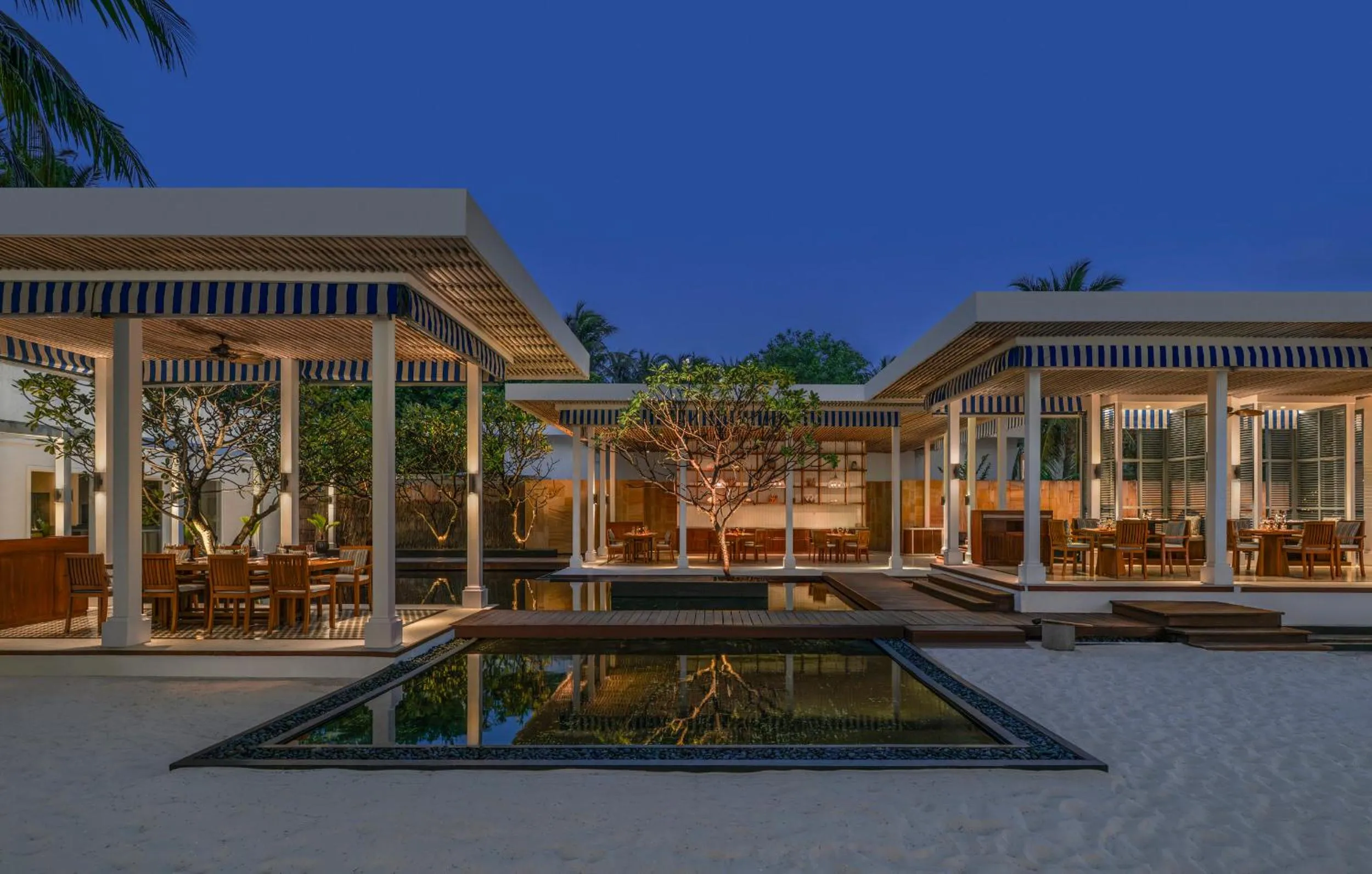 Restaurant/places to eat in The Halcyon Private Isles Maldives, Autograph Collection