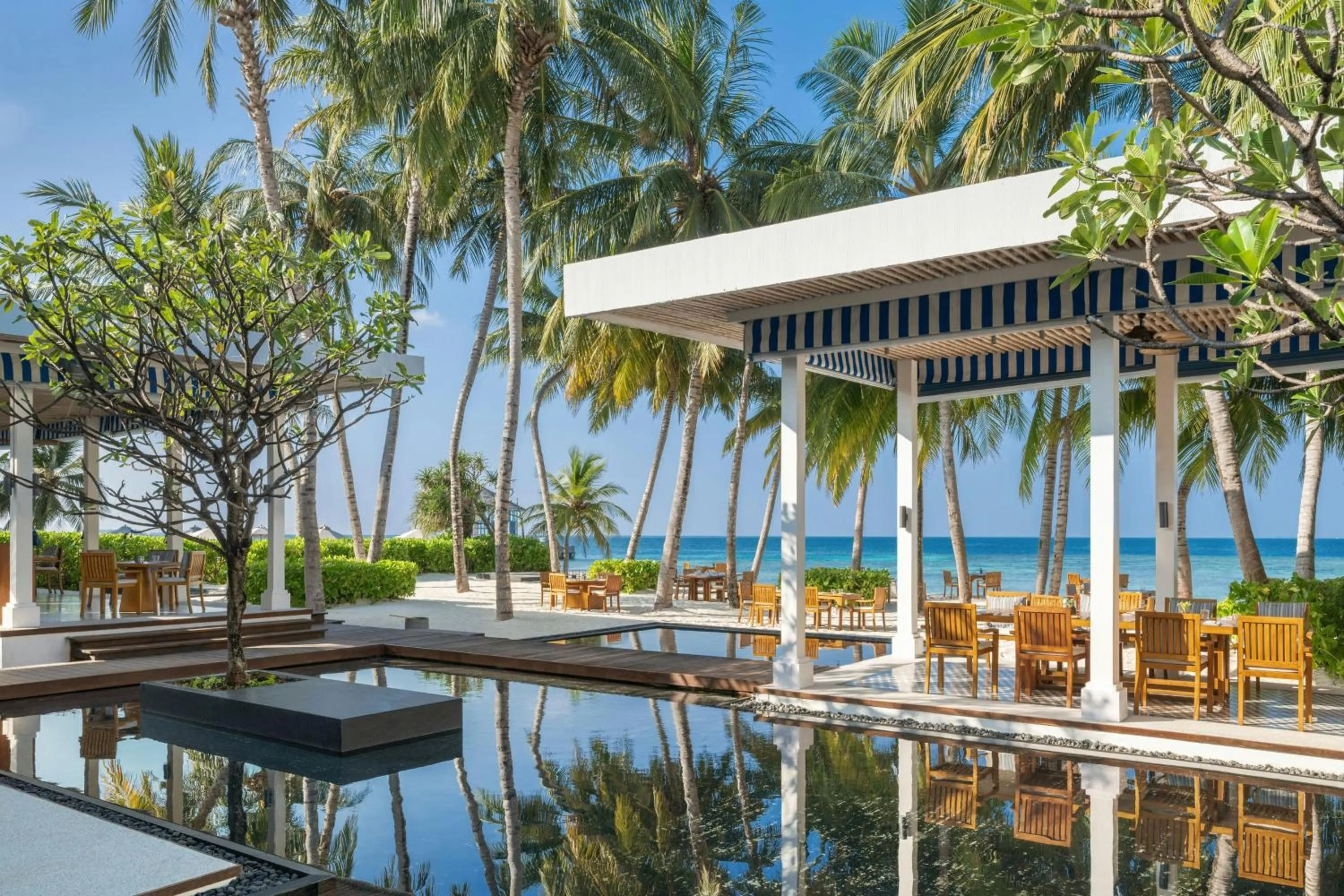 Restaurant/places to eat in The Halcyon Private Isles Maldives, Autograph Collection
