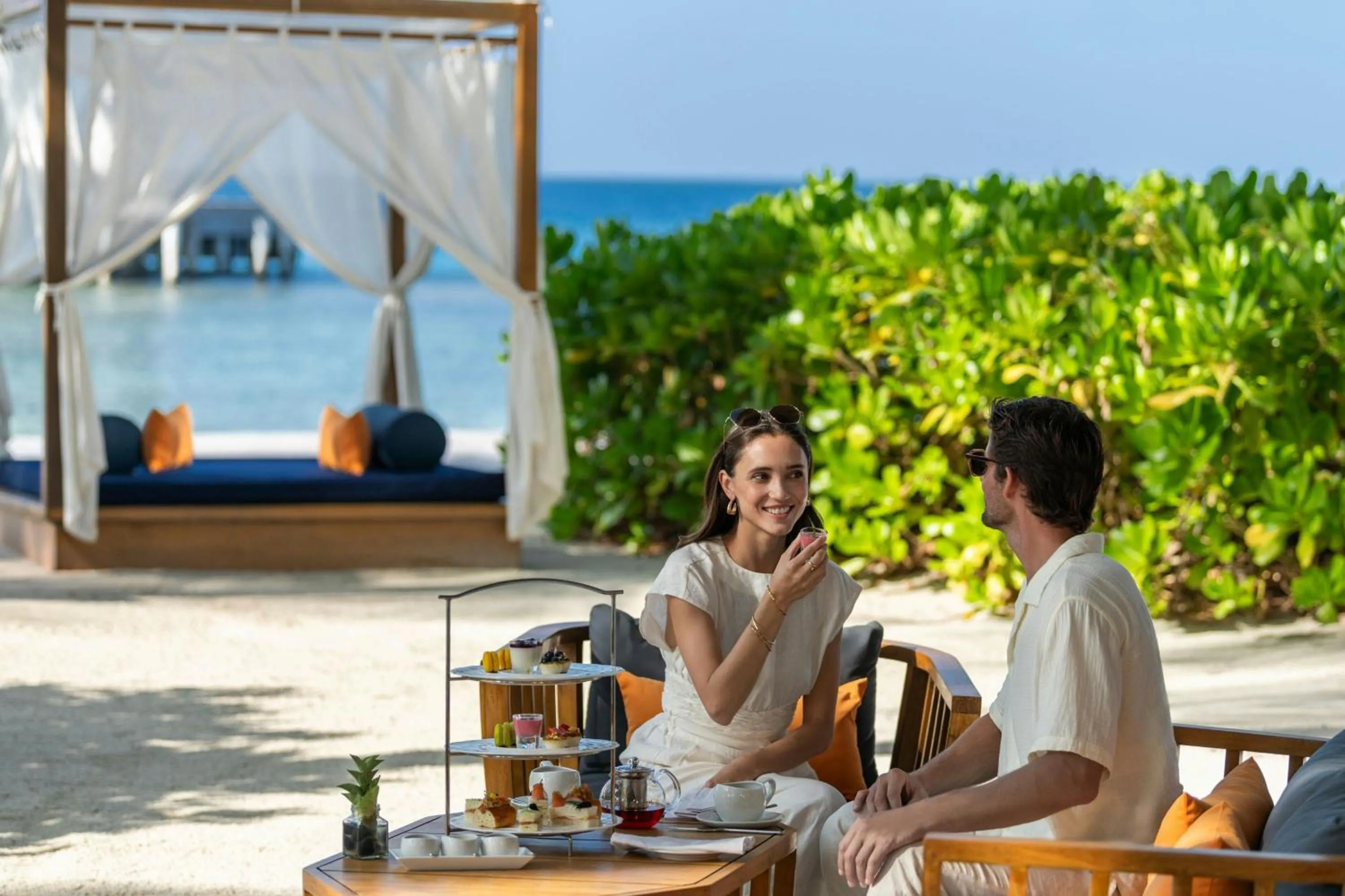 Lounge or bar in The Halcyon Private Isles Maldives, Autograph Collection