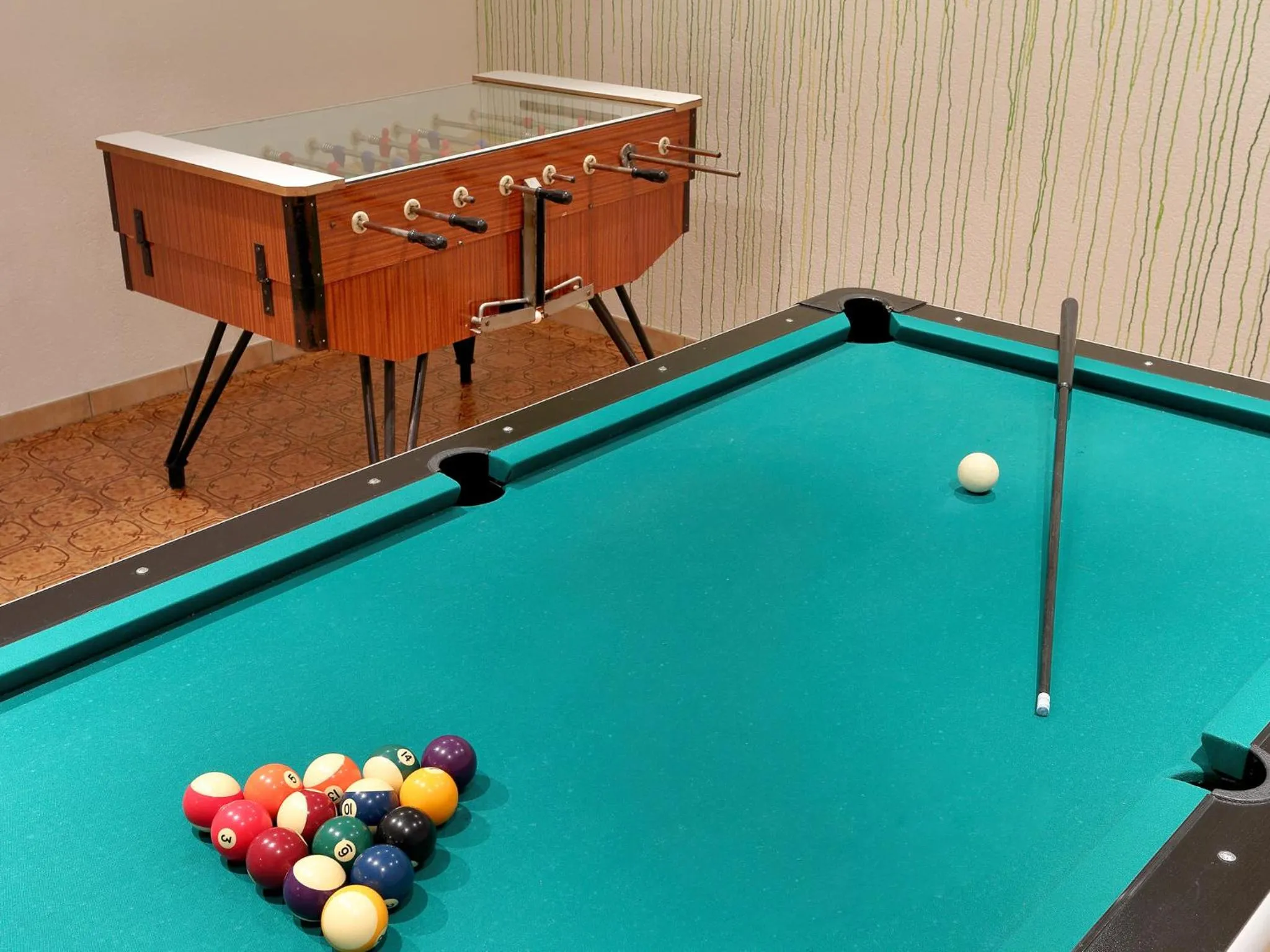 Communal lounge/ TV room in Hotel Gisserhof - Dolomea Hotel