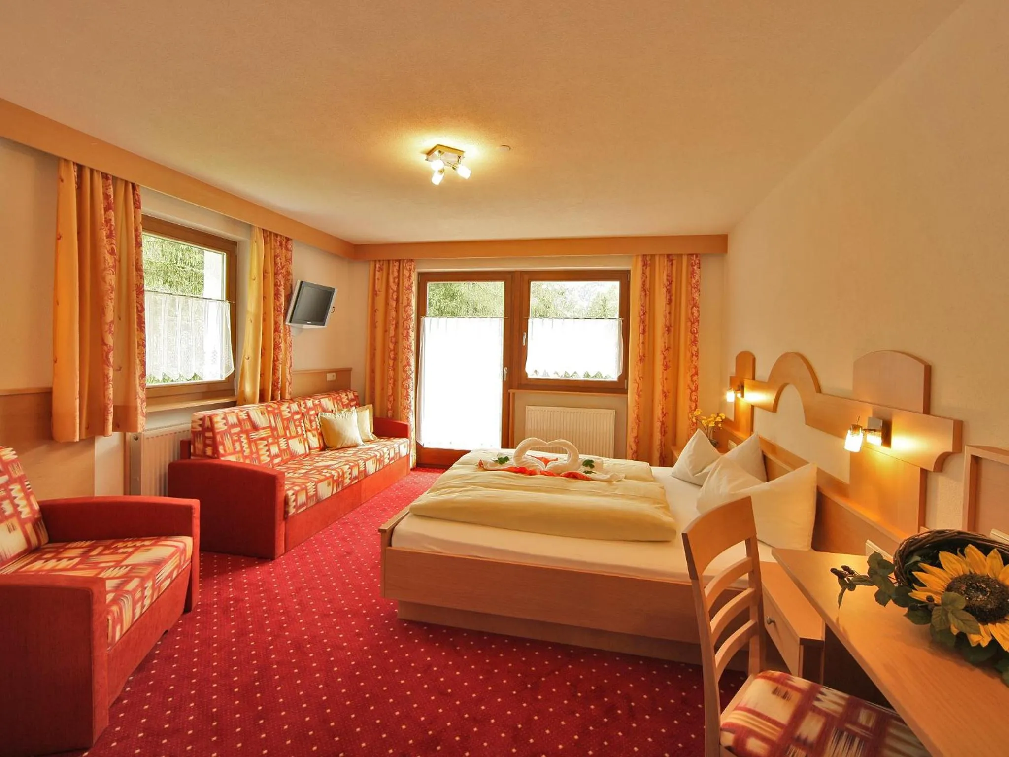 Photo of the whole room, Bed in Hotel Gisserhof - Dolomea Hotel