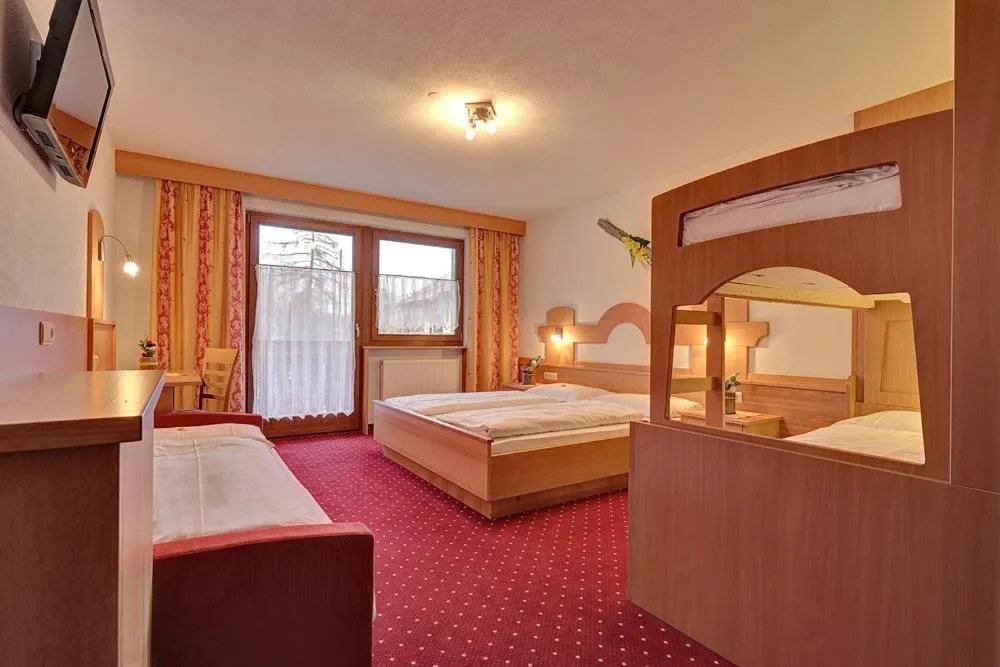 Bed in Hotel Gisserhof - Dolomea Hotel