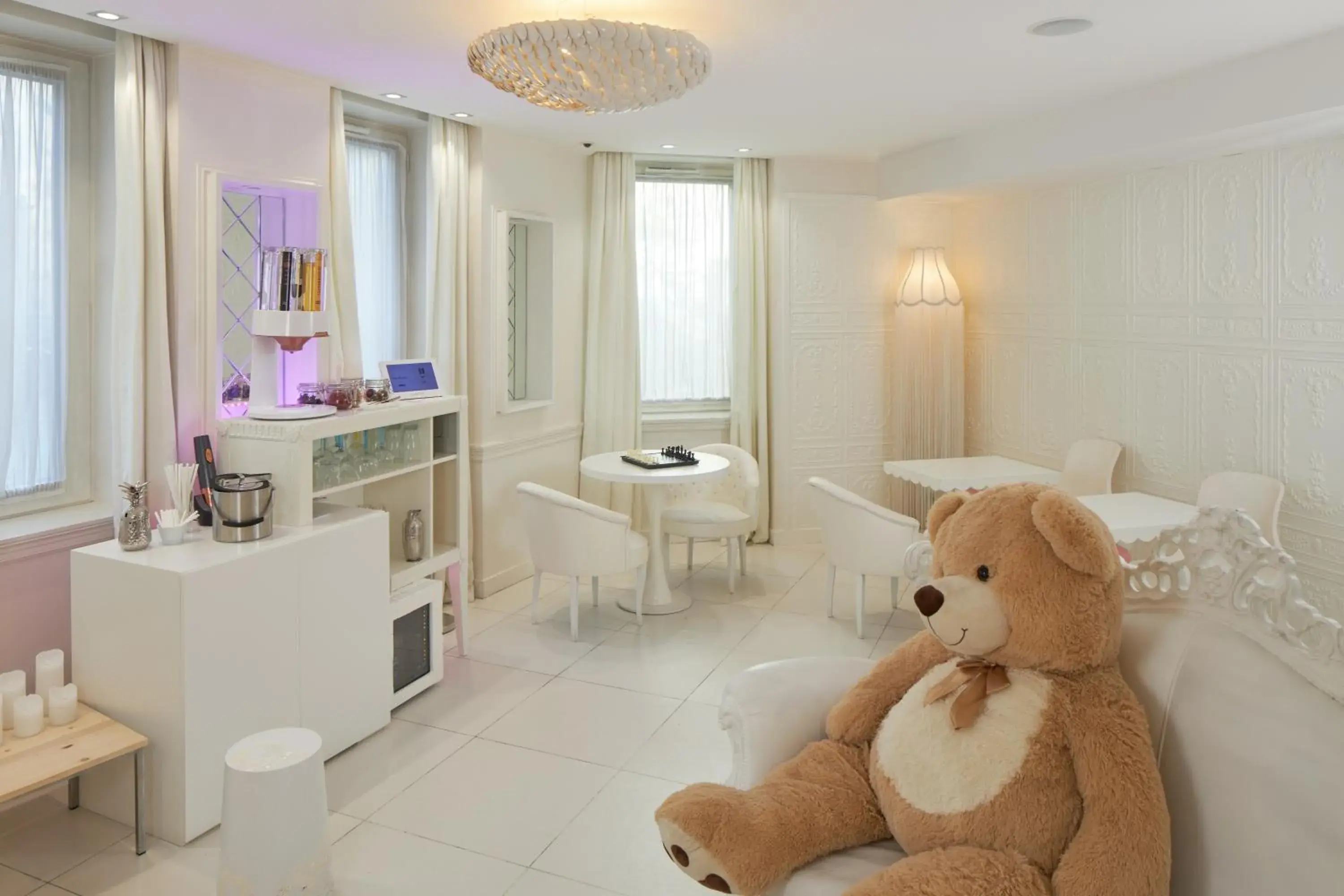 Lobby or reception, Bed in Hôtel Vice Versa Lobby or reception, Bed in Hôtel Vice Versa