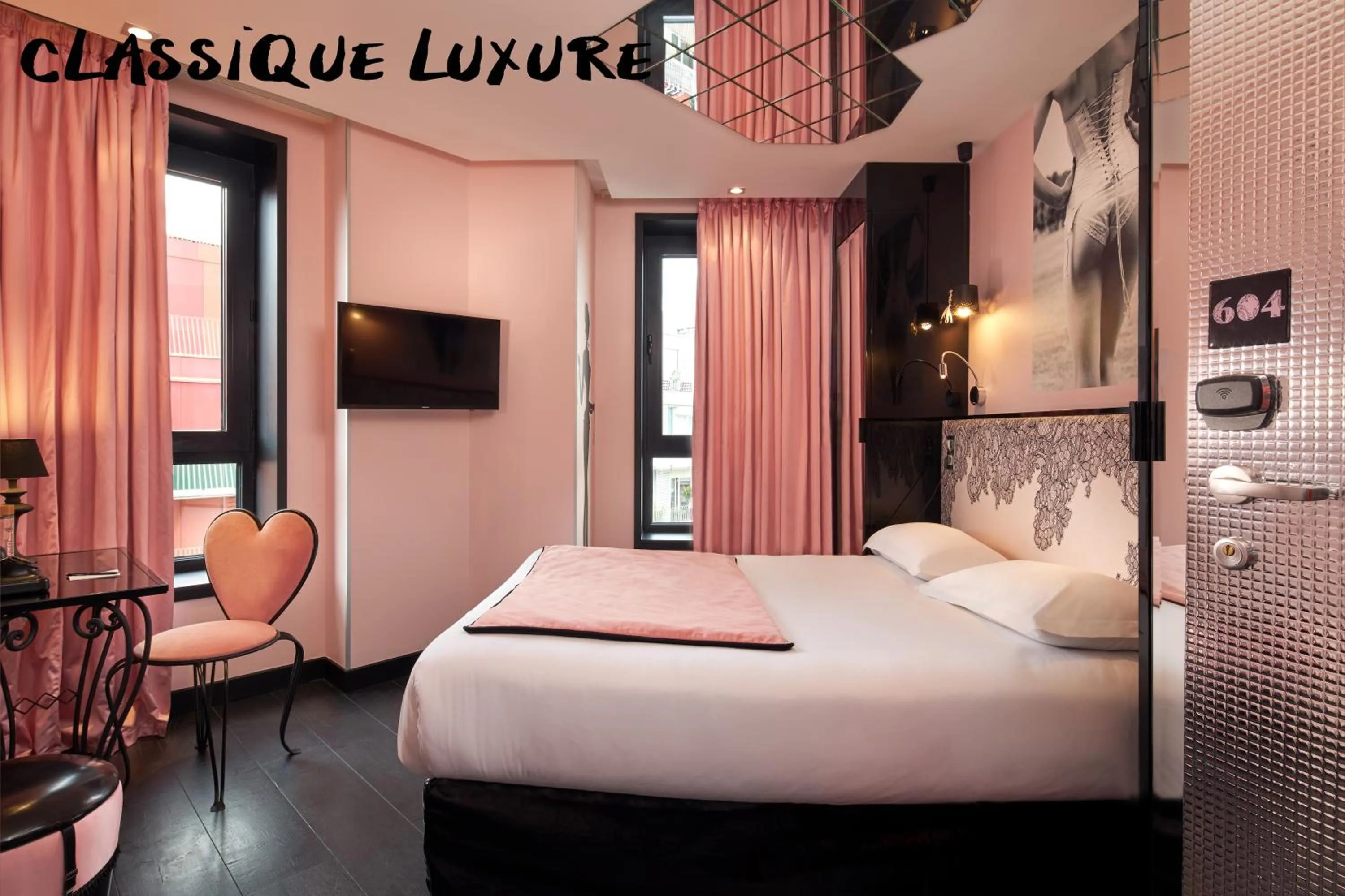 Bedroom, Bed in Hôtel Vice Versa