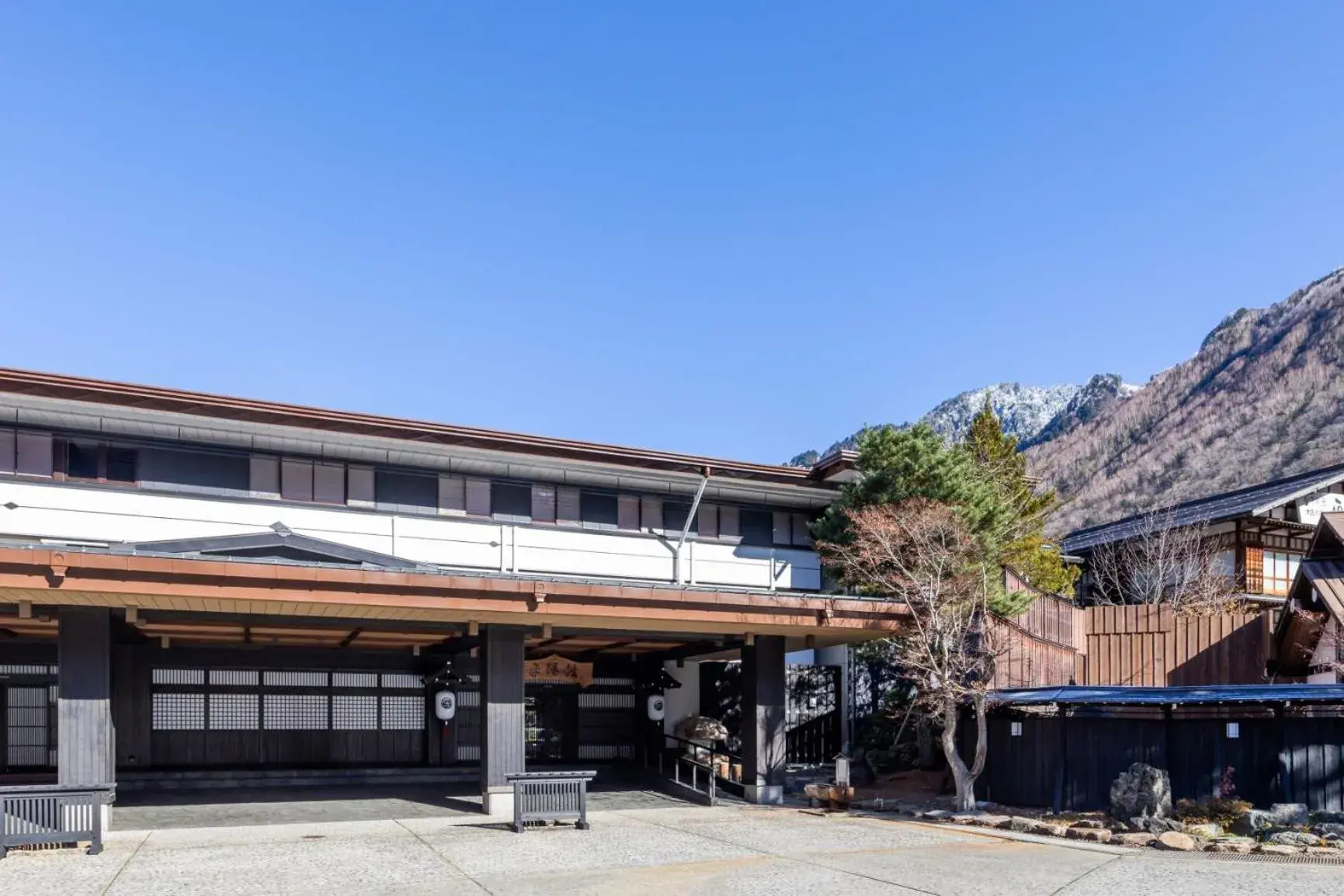 Property building in Hirayukan Property building in Hirayukan