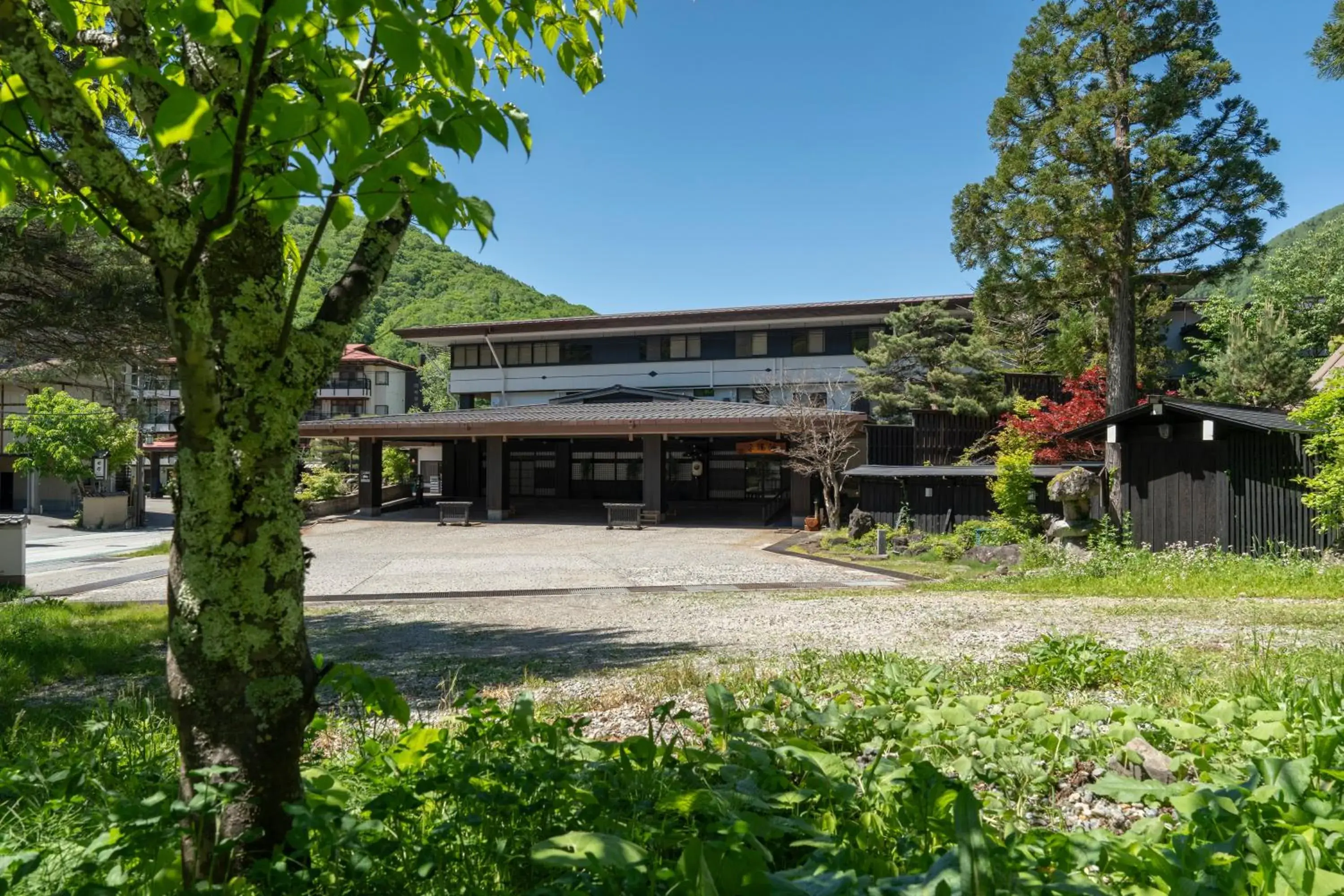 Property building in Hirayukan Property building in Hirayukan