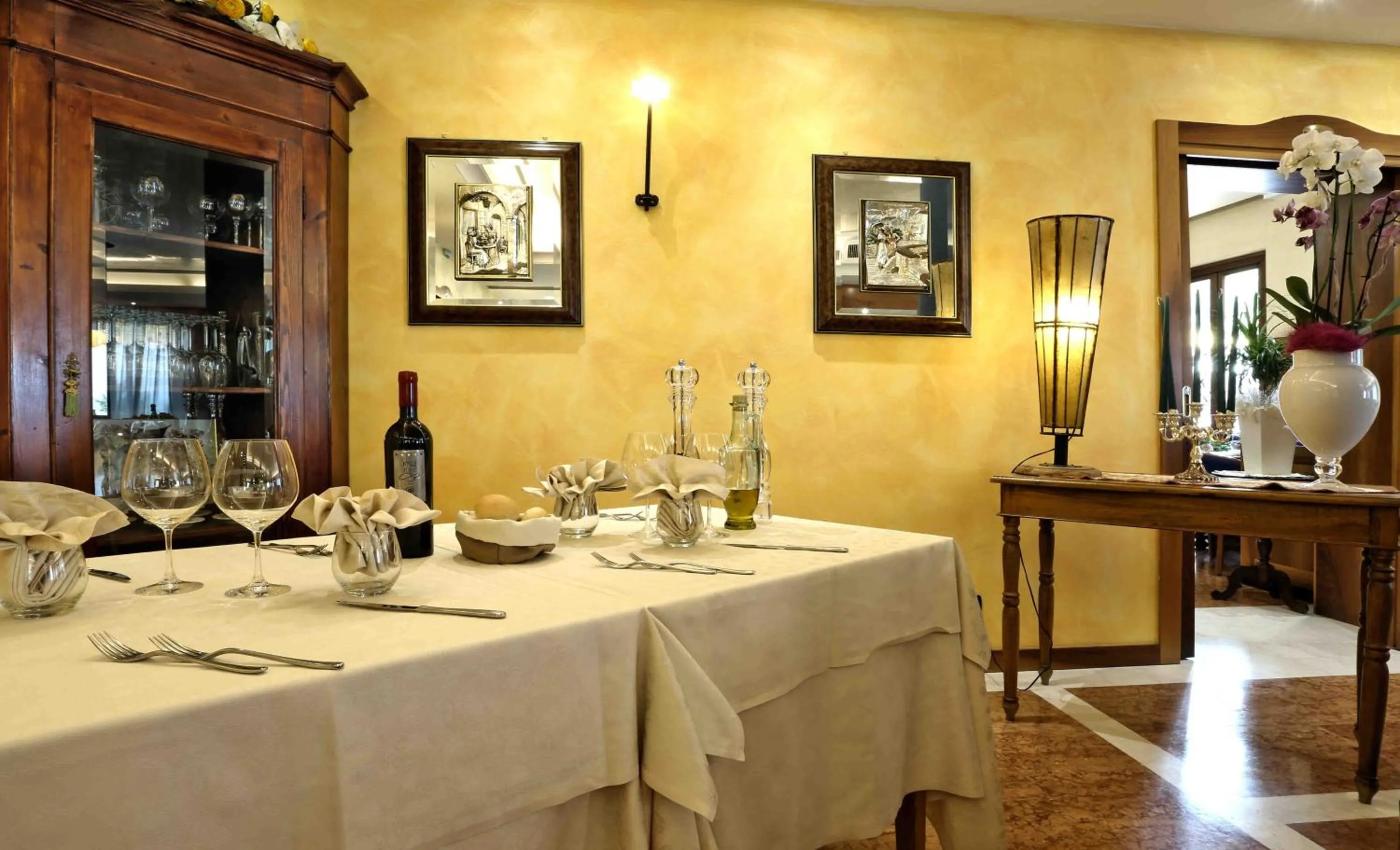 Restaurant/places to eat in Hotel Costabella