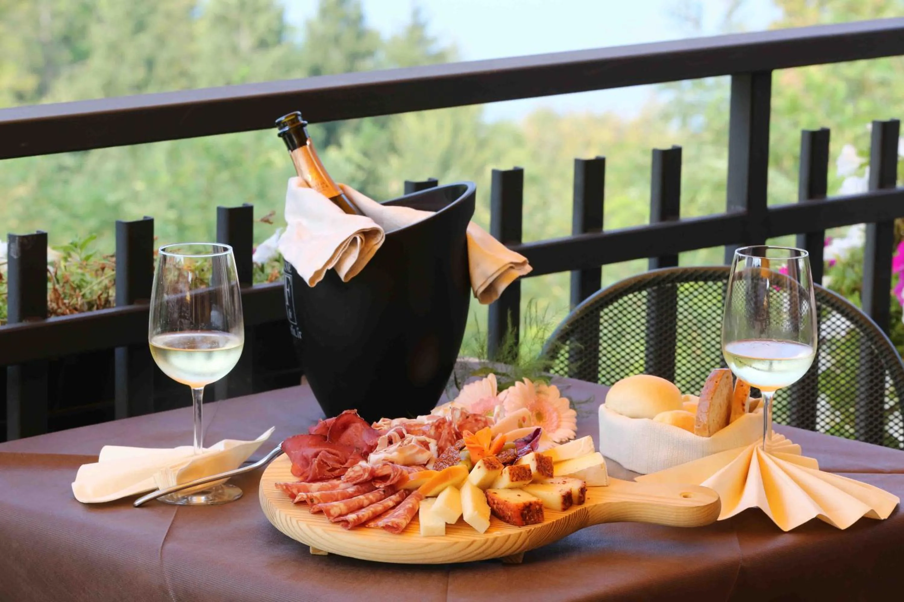 Restaurant/places to eat in Hotel Costabella