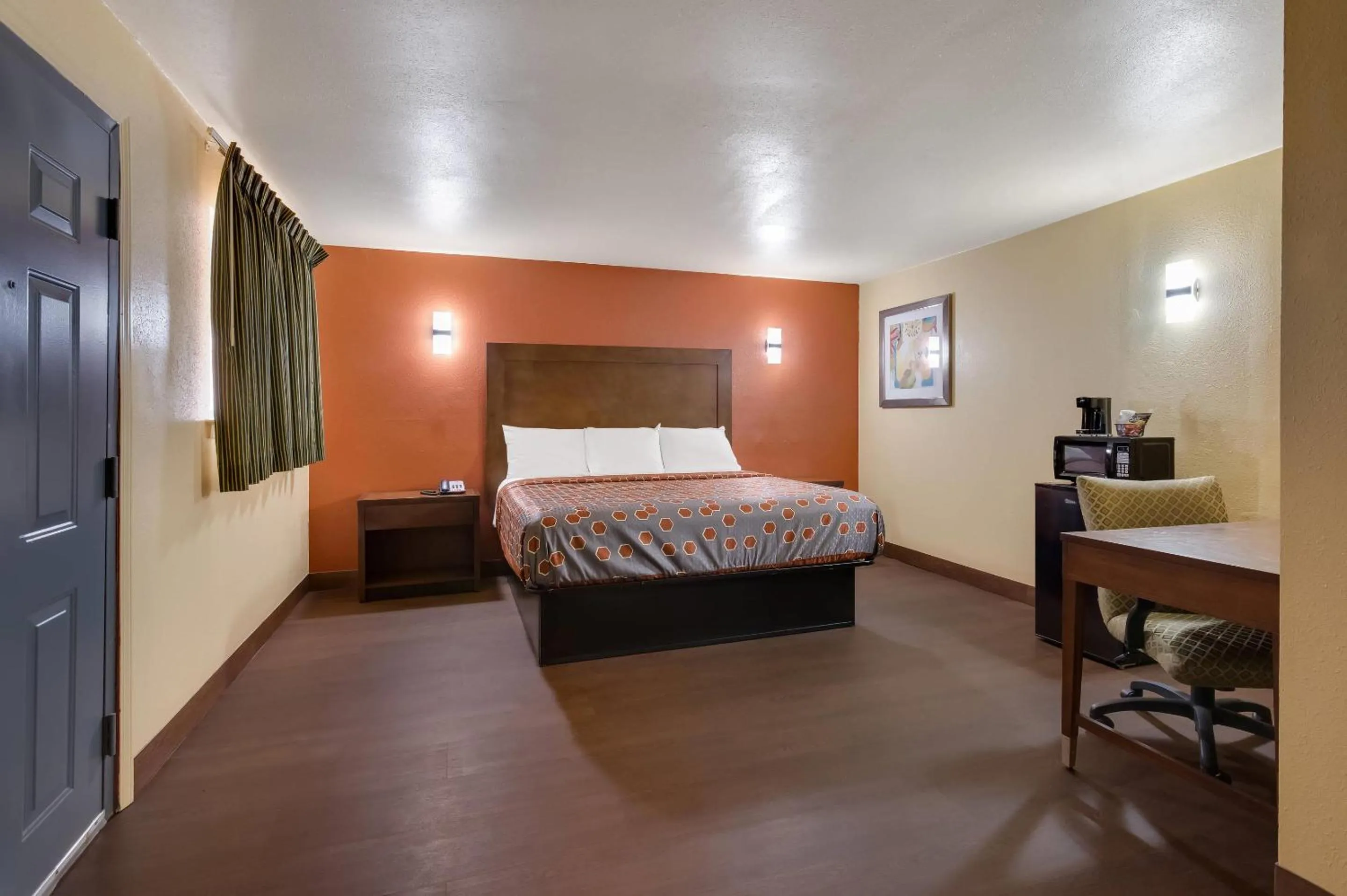 Bedroom, Bed in Rodeway Inn & Suites New Orleans East