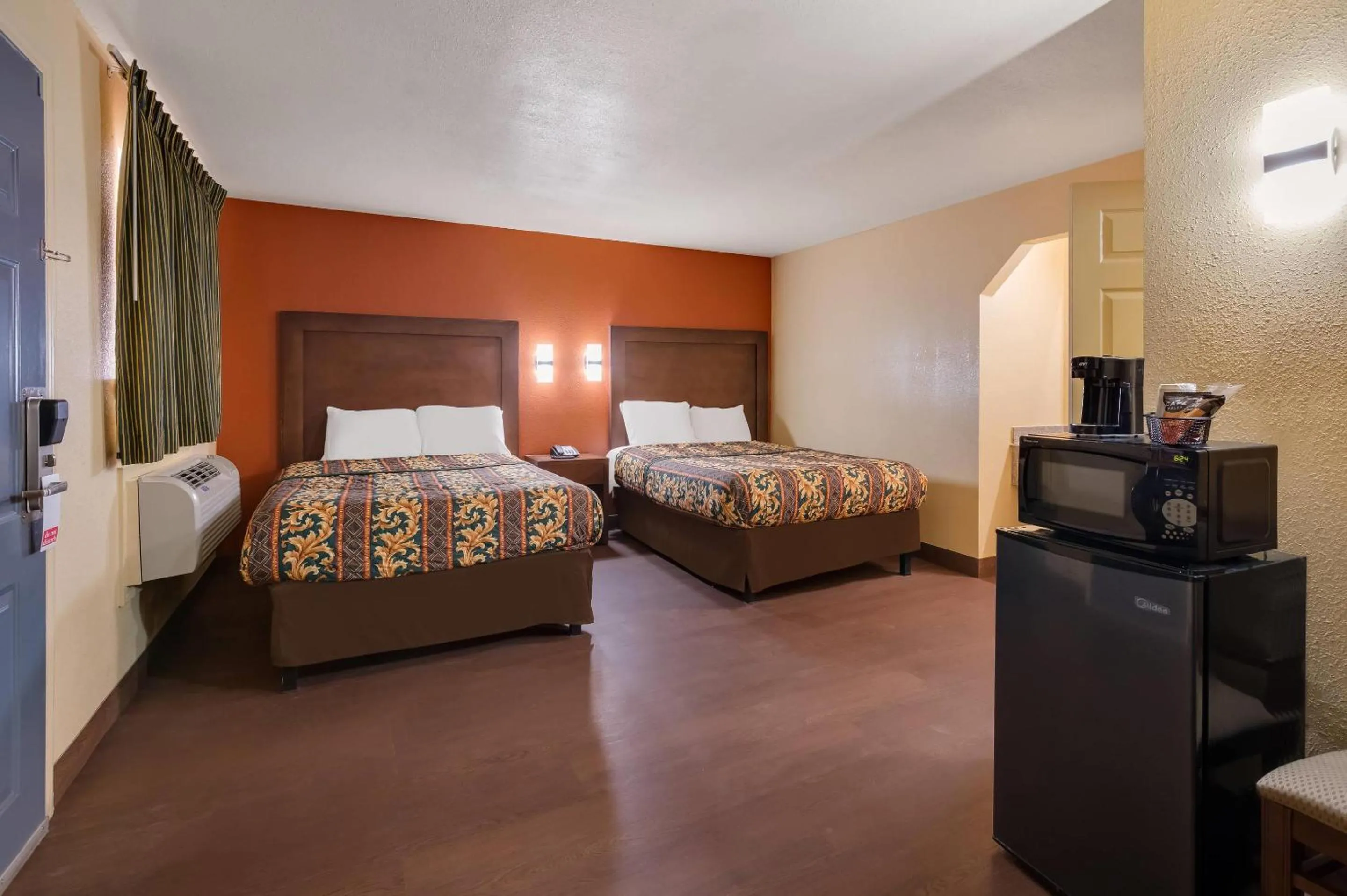 Bedroom, Bed in Rodeway Inn & Suites New Orleans East