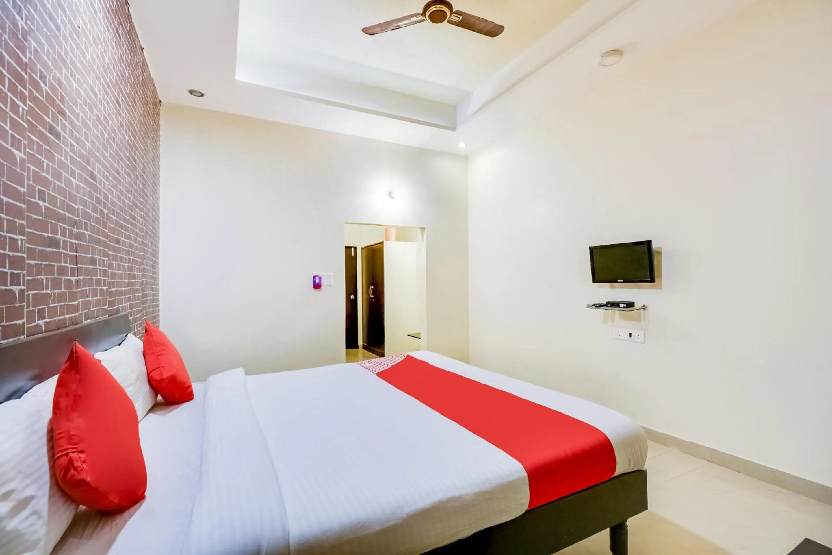 Bedroom in Hotel O The Thar Mid Way Hotel And Restaurant