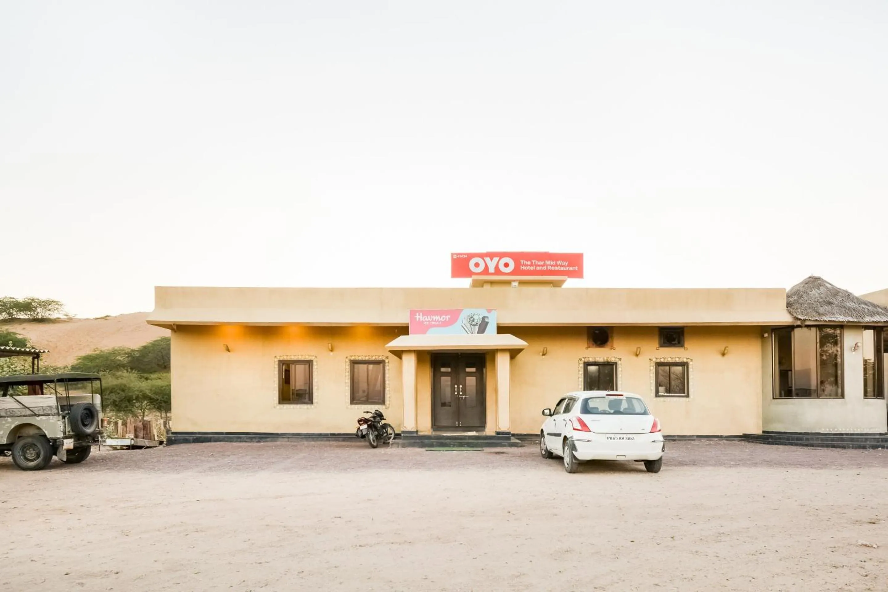 Facade/entrance in Hotel O The Thar Mid Way Hotel And Restaurant