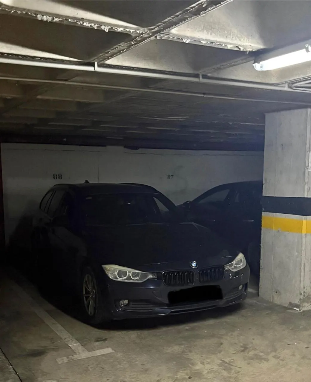 Parking in La Casa de Carmen