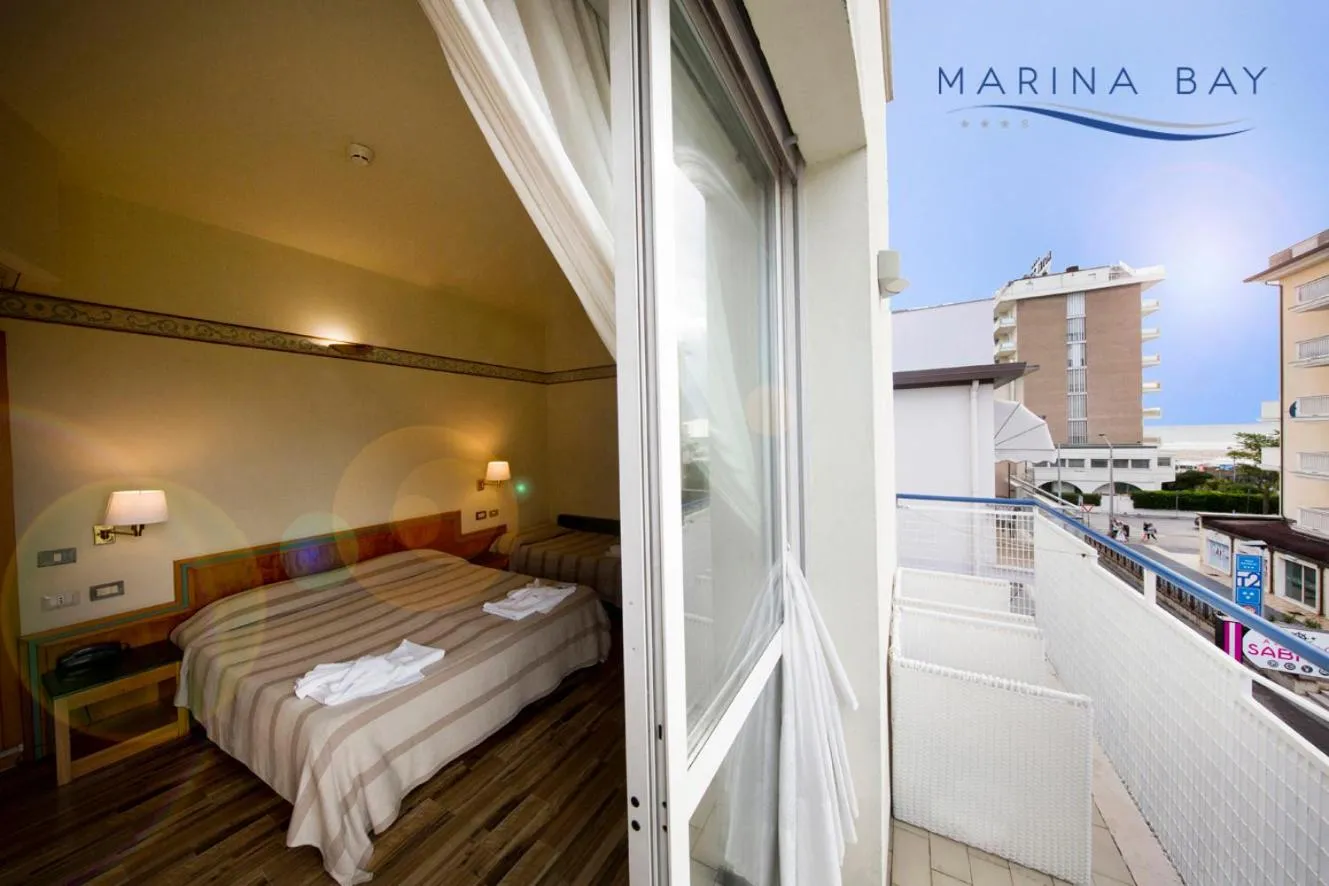 Balcony/Terrace, Bed in Hotel Marina Bay