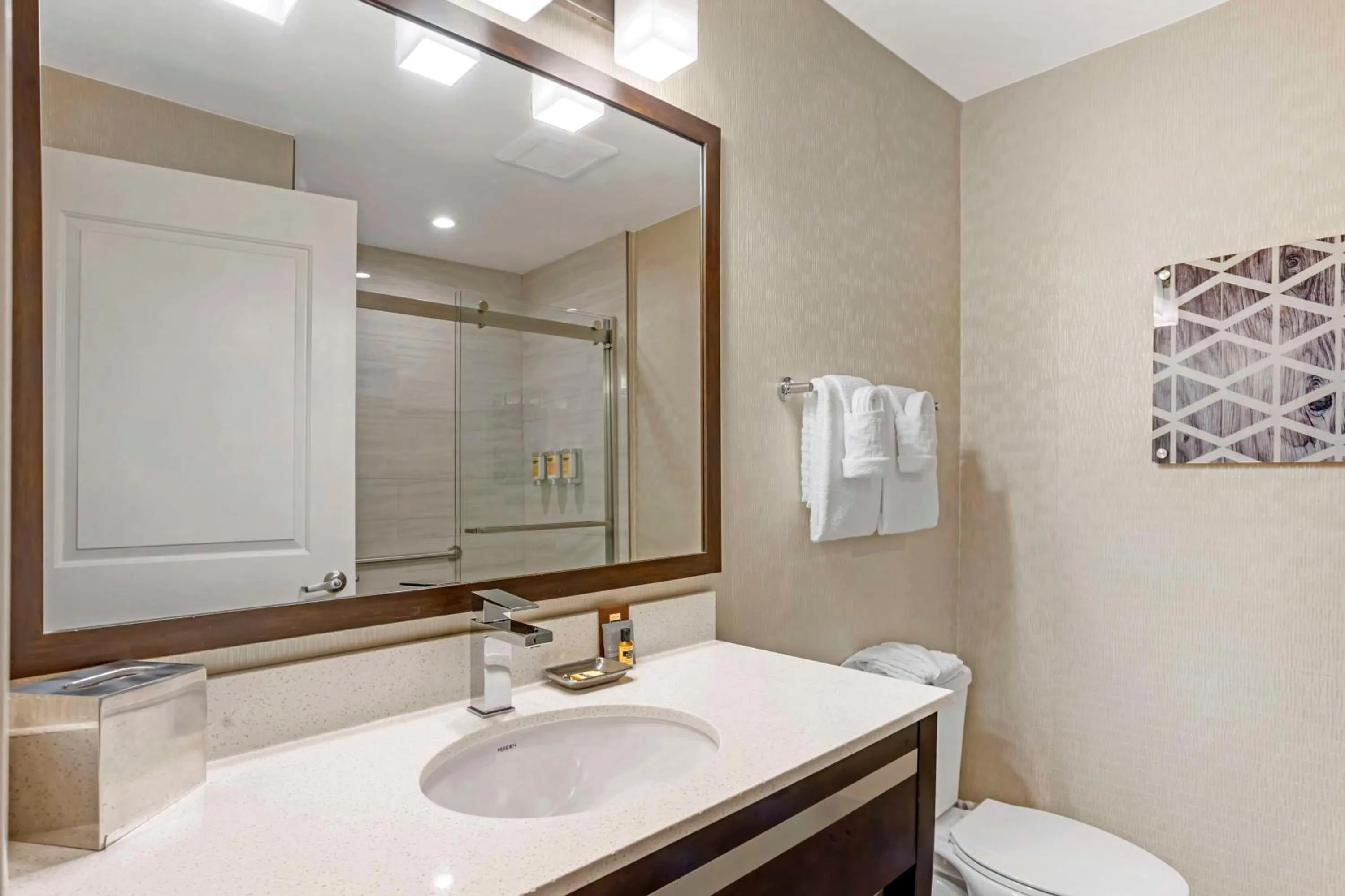 Bathroom in Best Western Plus Philadelphia-Pennsauken Hotel