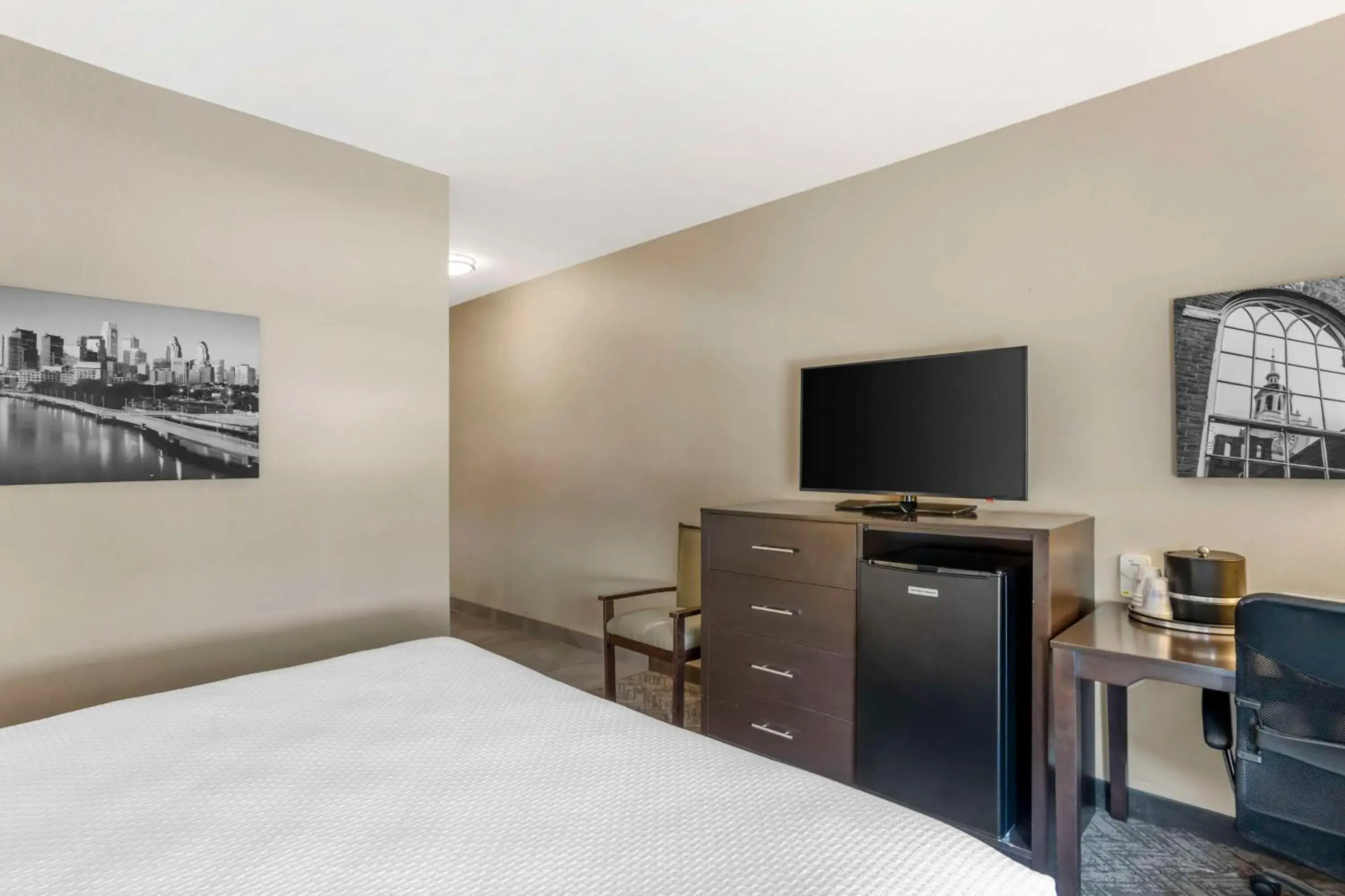 King Room in Best Western Plus Philadelphia-Pennsauken Hotel King Room in Best Western Plus Philadelphia-Pennsauken Hotel