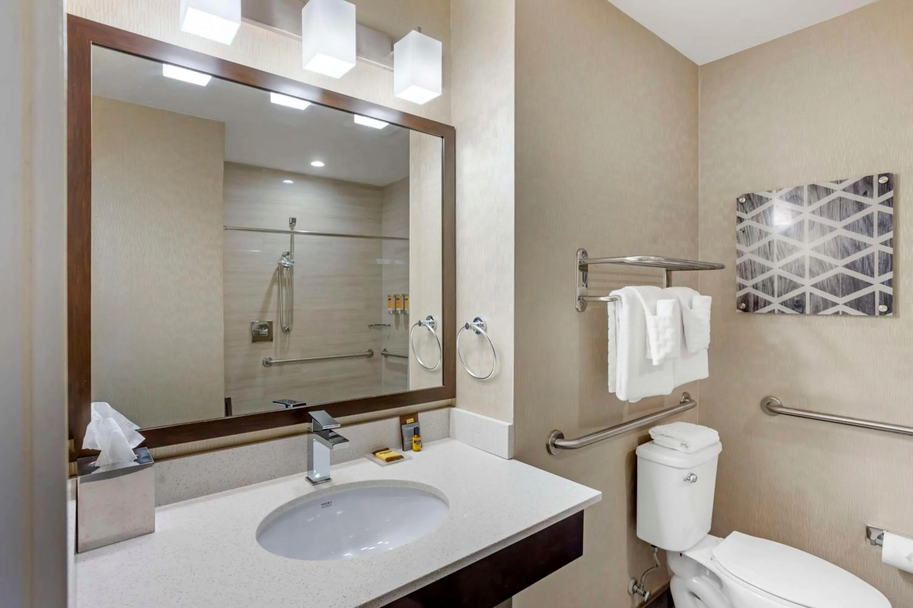 Bathroom in Best Western Plus Philadelphia-Pennsauken Hotel