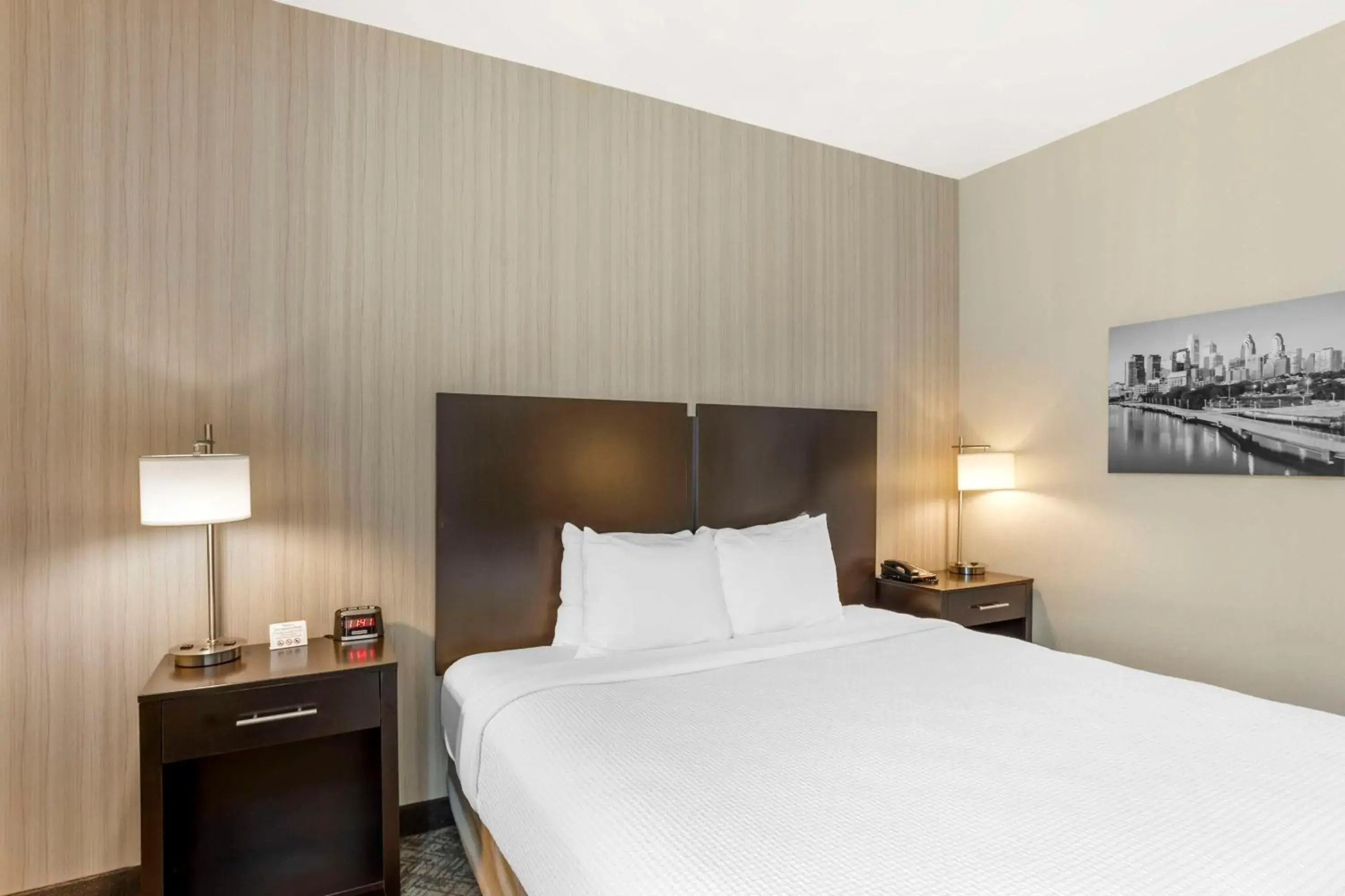 King Room with Roll-In Shower - Disability Access in Best Western Plus Philadelphia-Pennsauken Hotel King Room with Roll-In Shower - Disability Access in Best Western Plus Philadelphia-Pennsauken Hotel