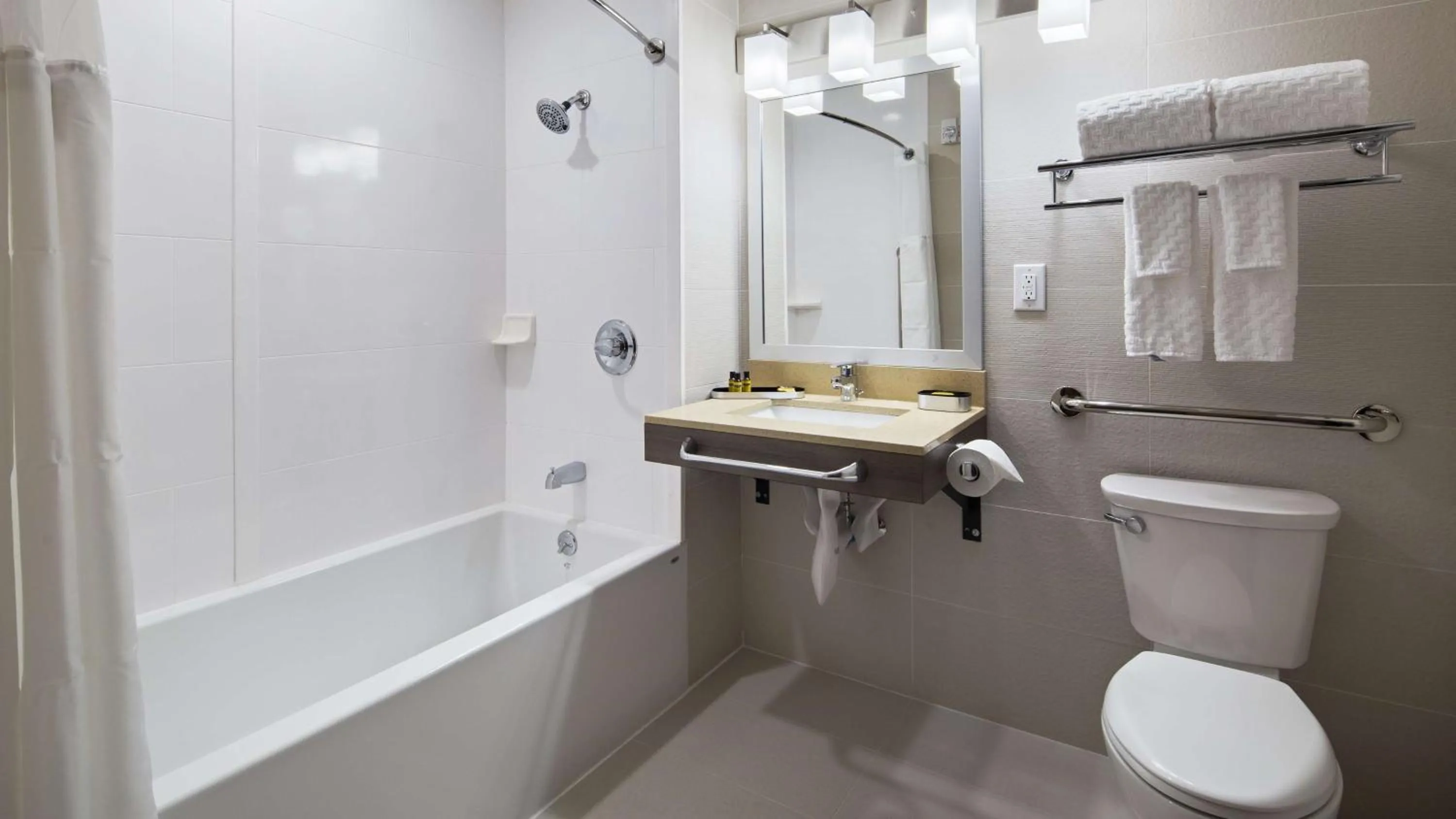 Bathroom in Best Western Plus Stadium Inn