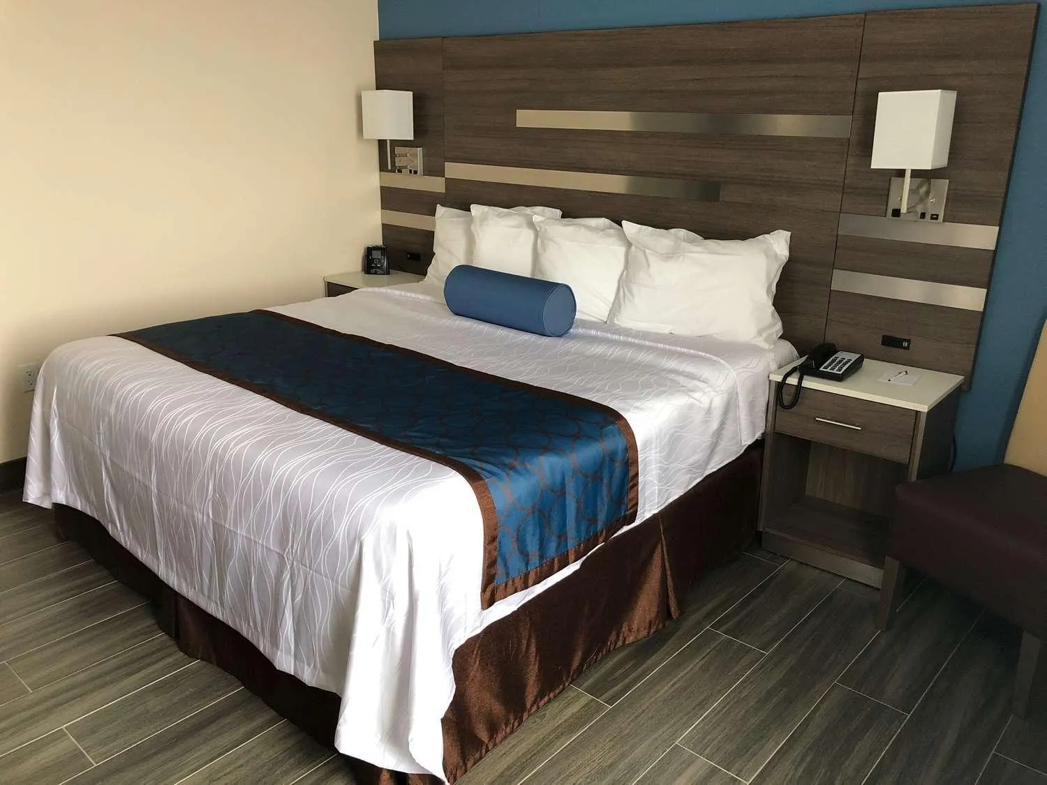 Bedroom in Best Western Plus Stadium Inn