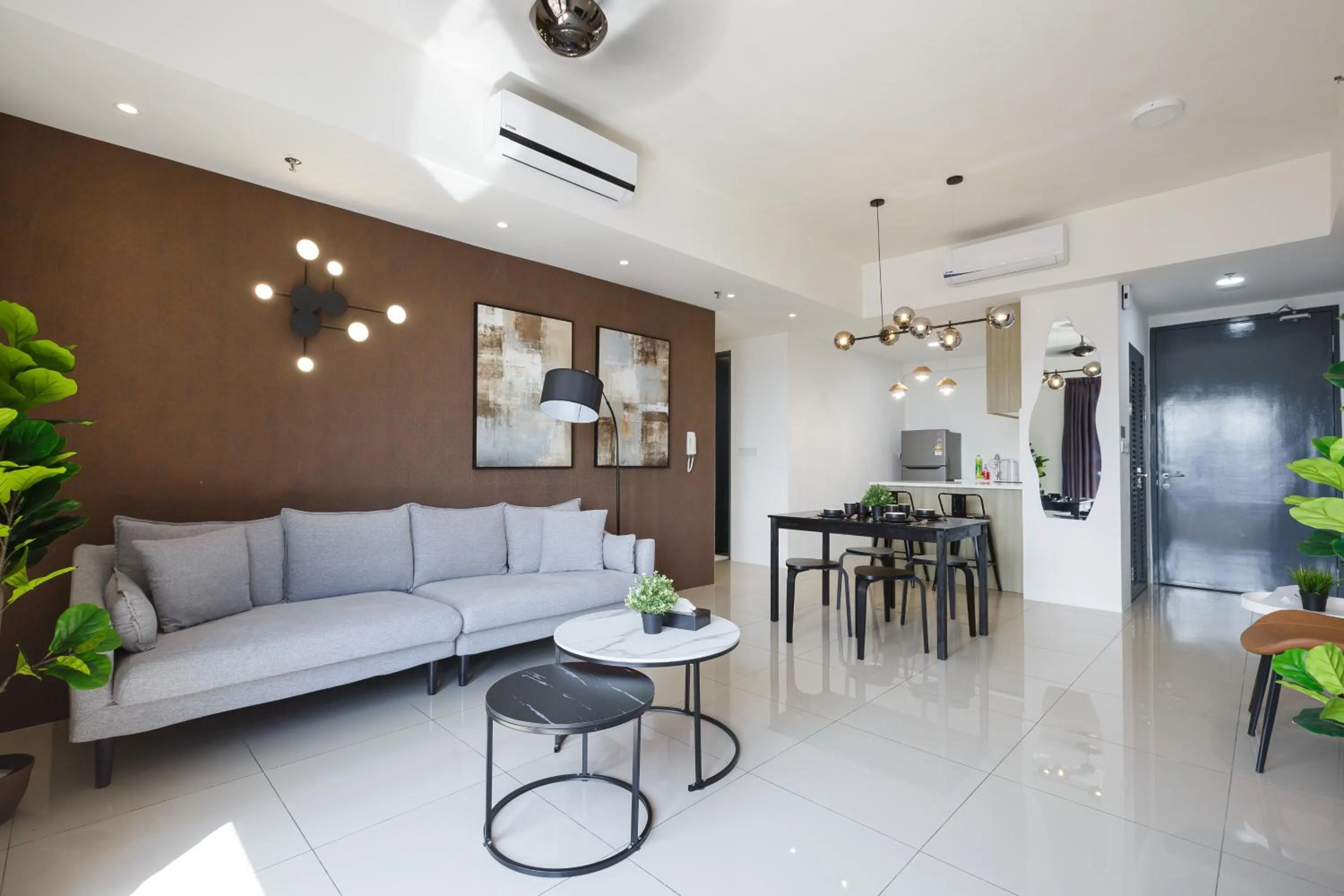 Tropicana 218 Macalister