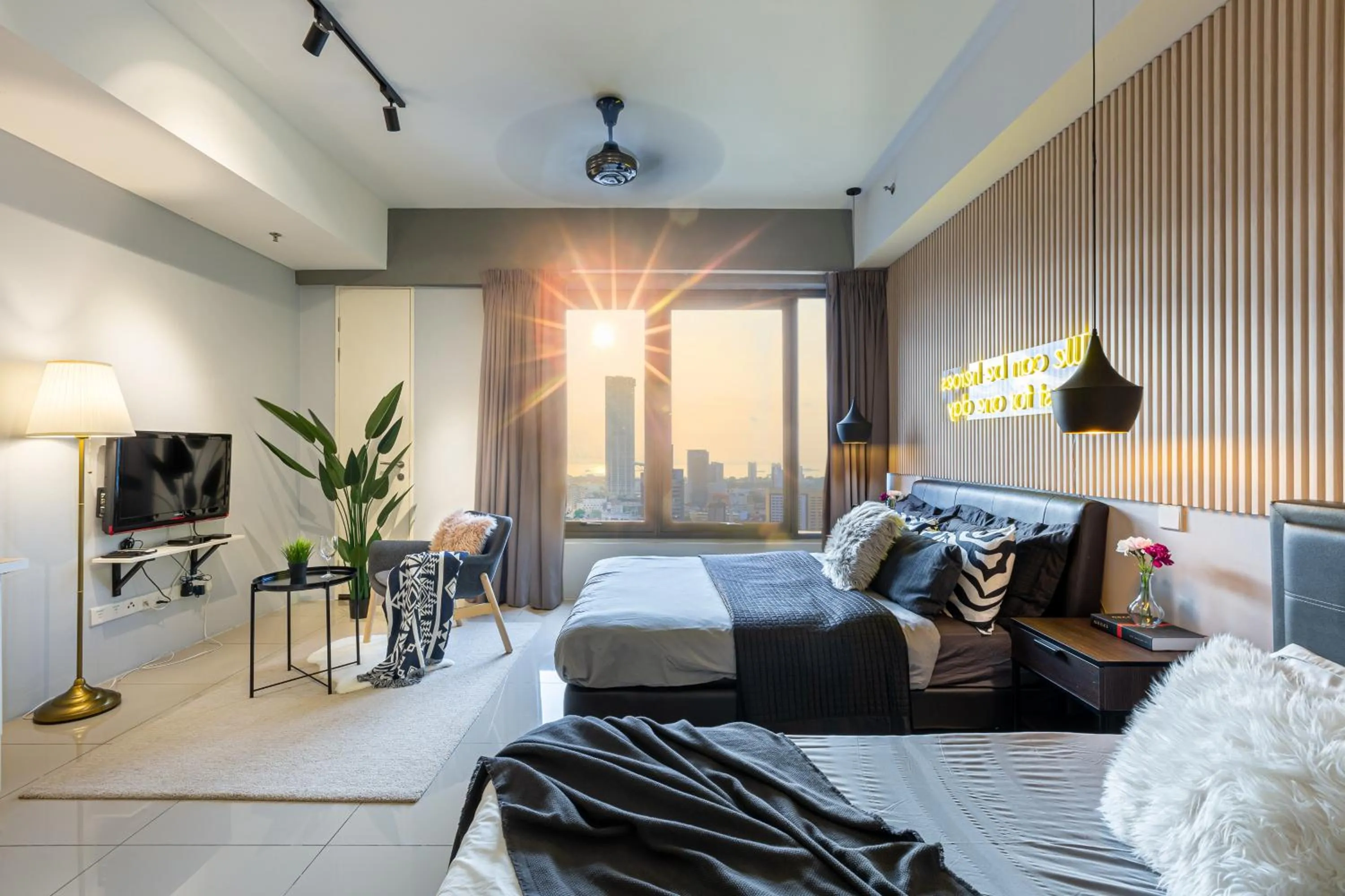 Bed in Tropicana 218 Macalister