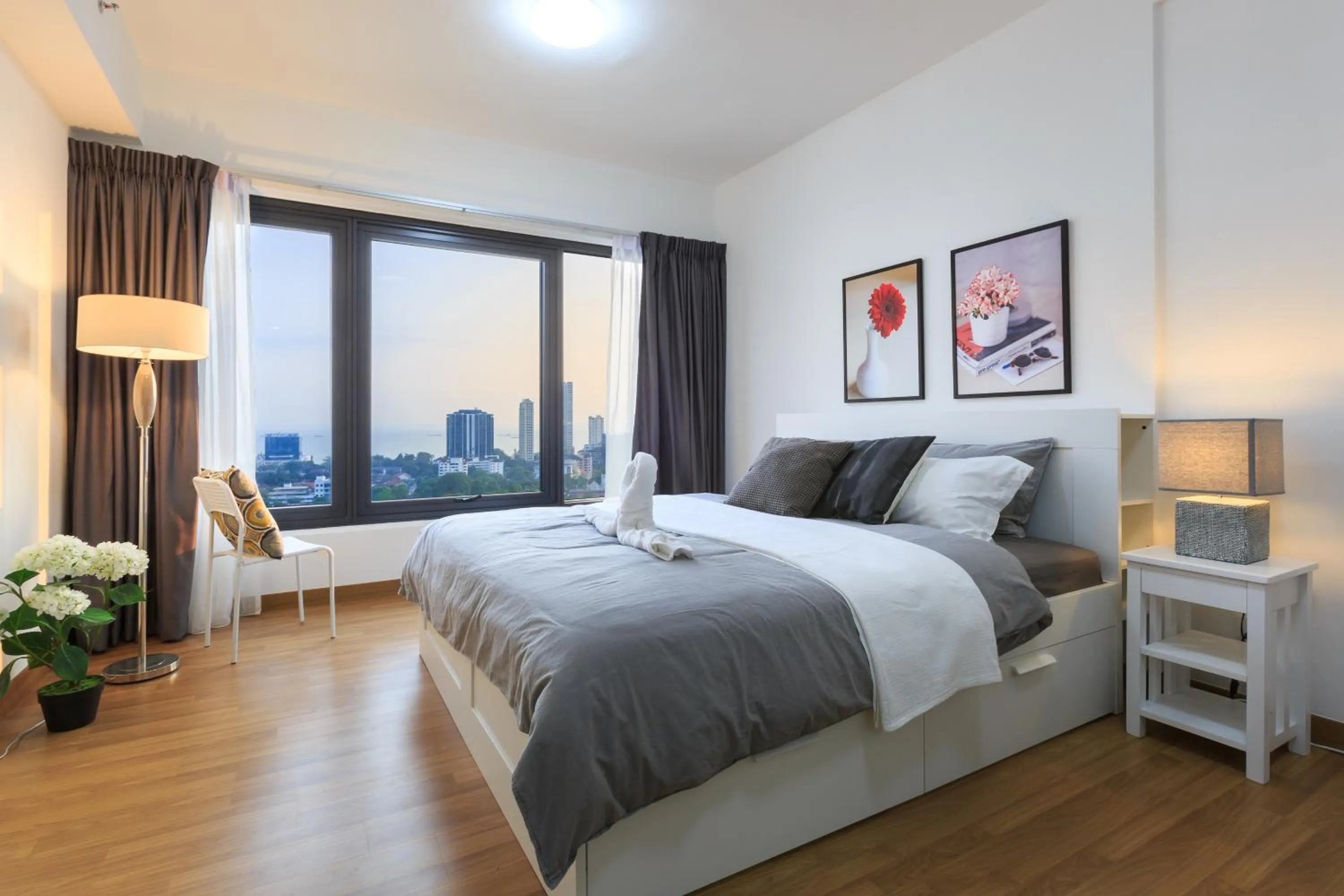 Bed in Tropicana 218 Macalister