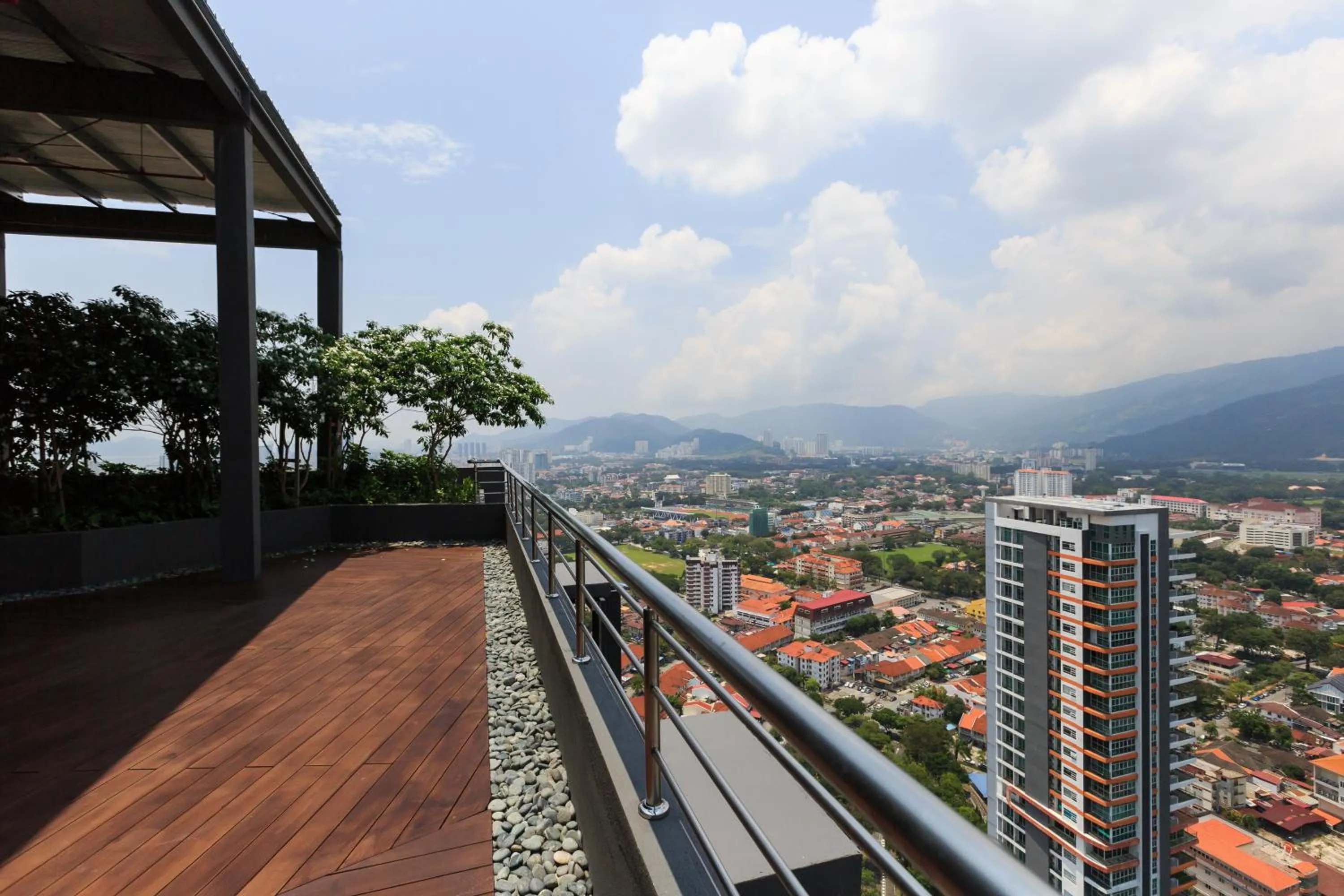 Tropicana 218 Macalister