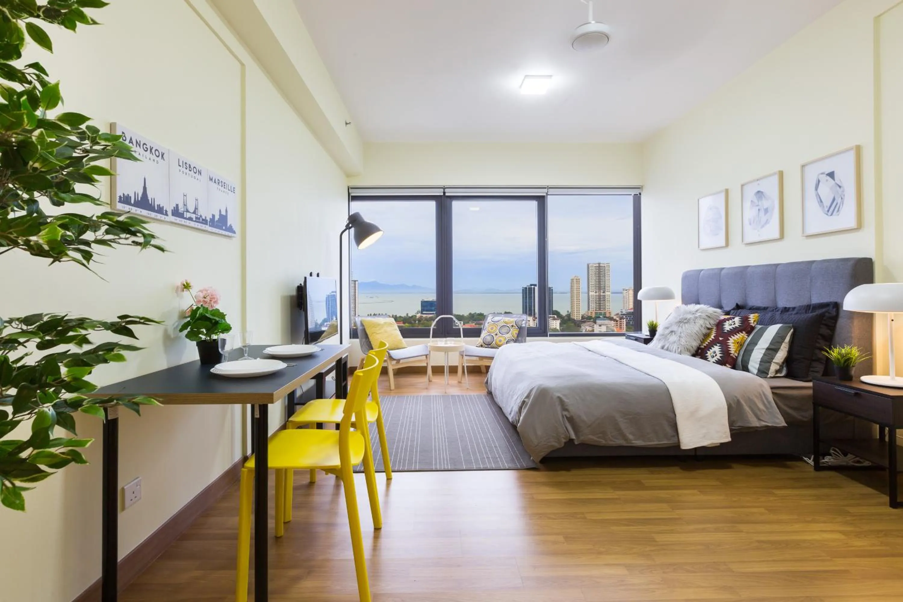 Bed in Tropicana 218 Macalister