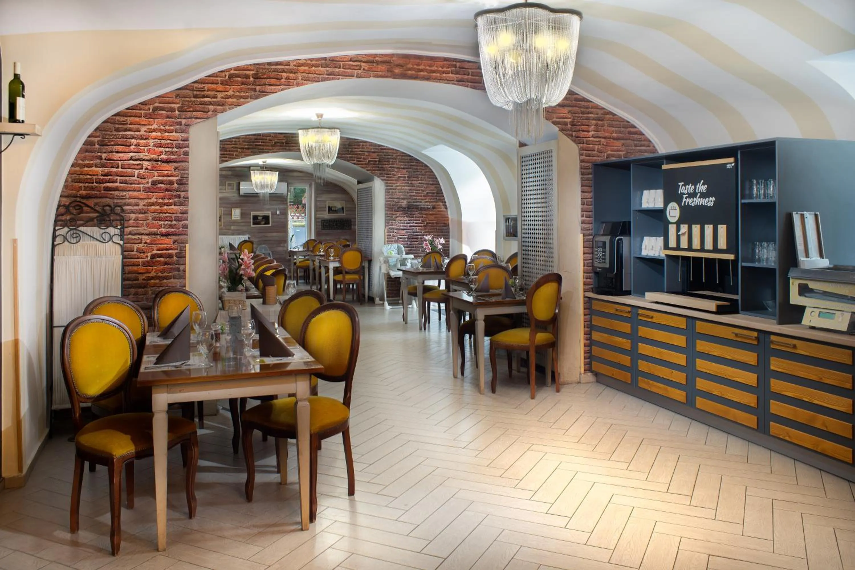 Restaurant/places to eat in Oxigén Family Hotel Noszvaj