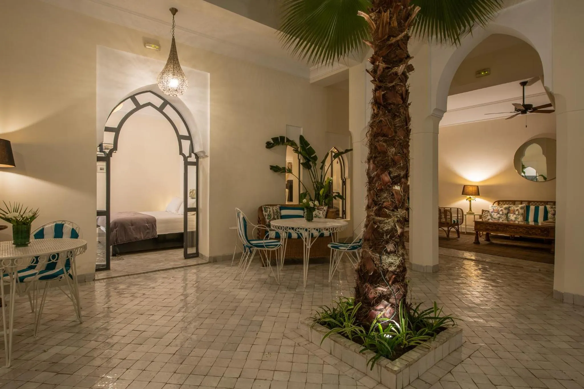 Restaurant/places to eat in Riad D'ari