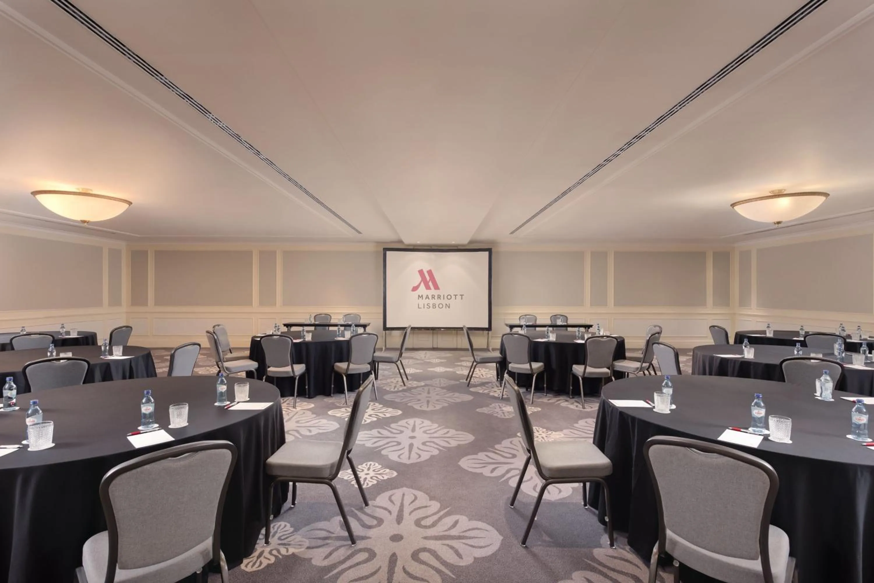 Meeting/conference room in Lisbon Marriott Hotel
