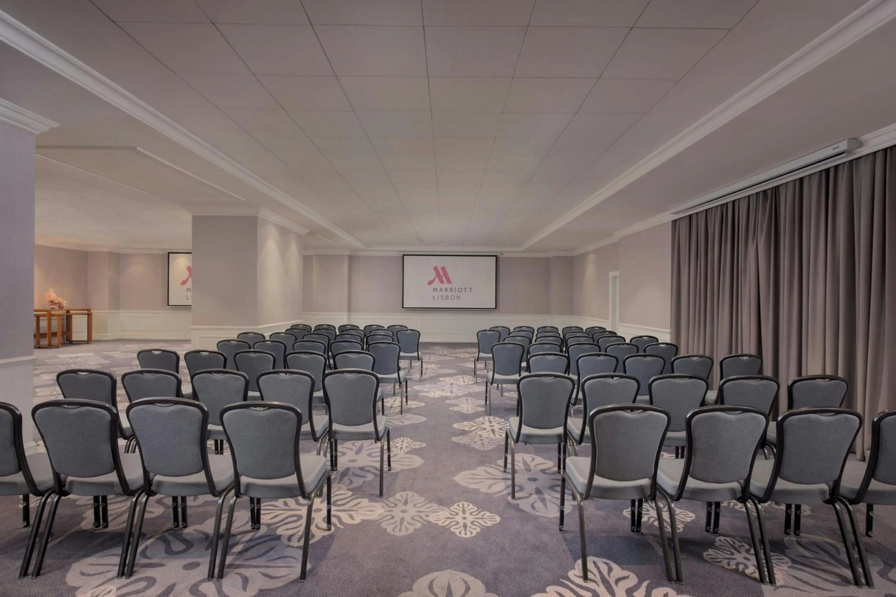 Meeting/conference room in Lisbon Marriott Hotel