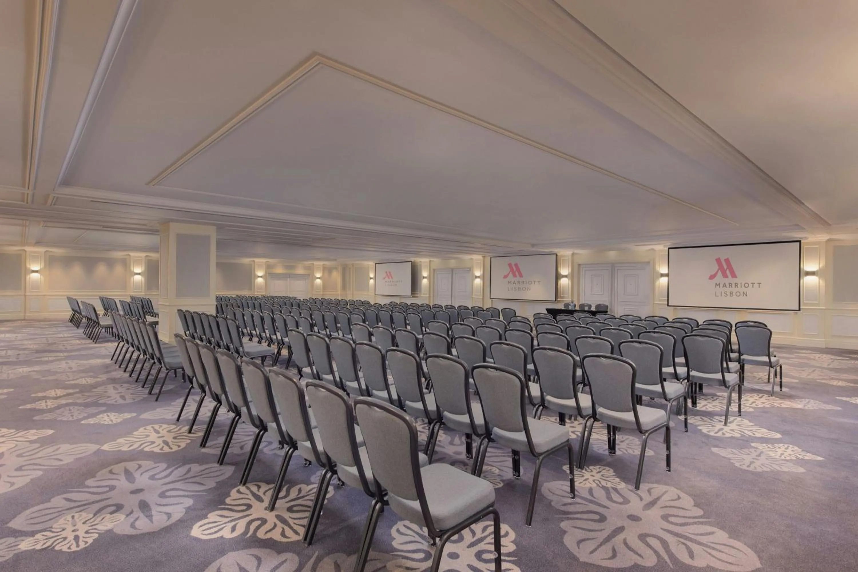 Meeting/conference room in Lisbon Marriott Hotel