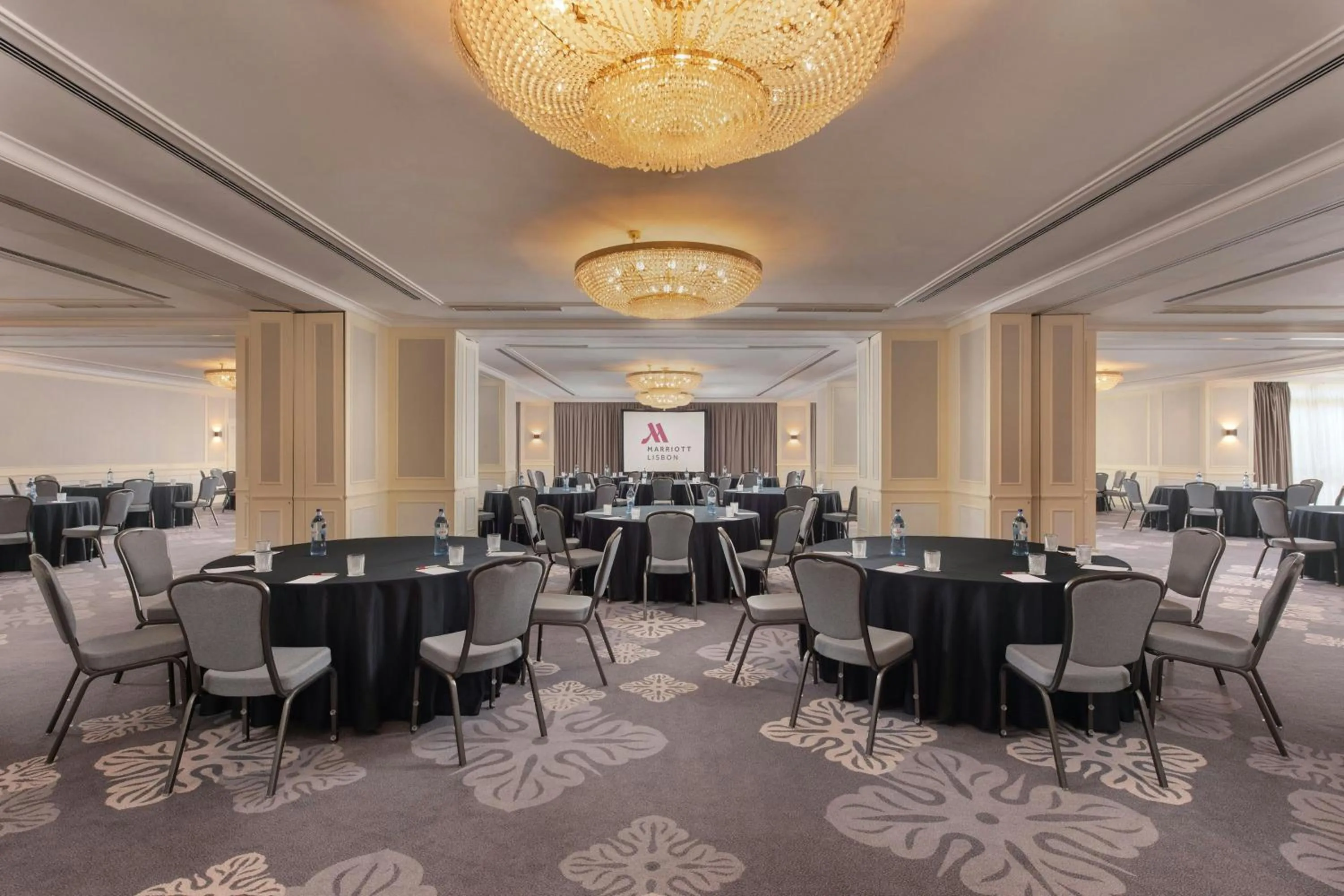 Meeting/conference room in Lisbon Marriott Hotel