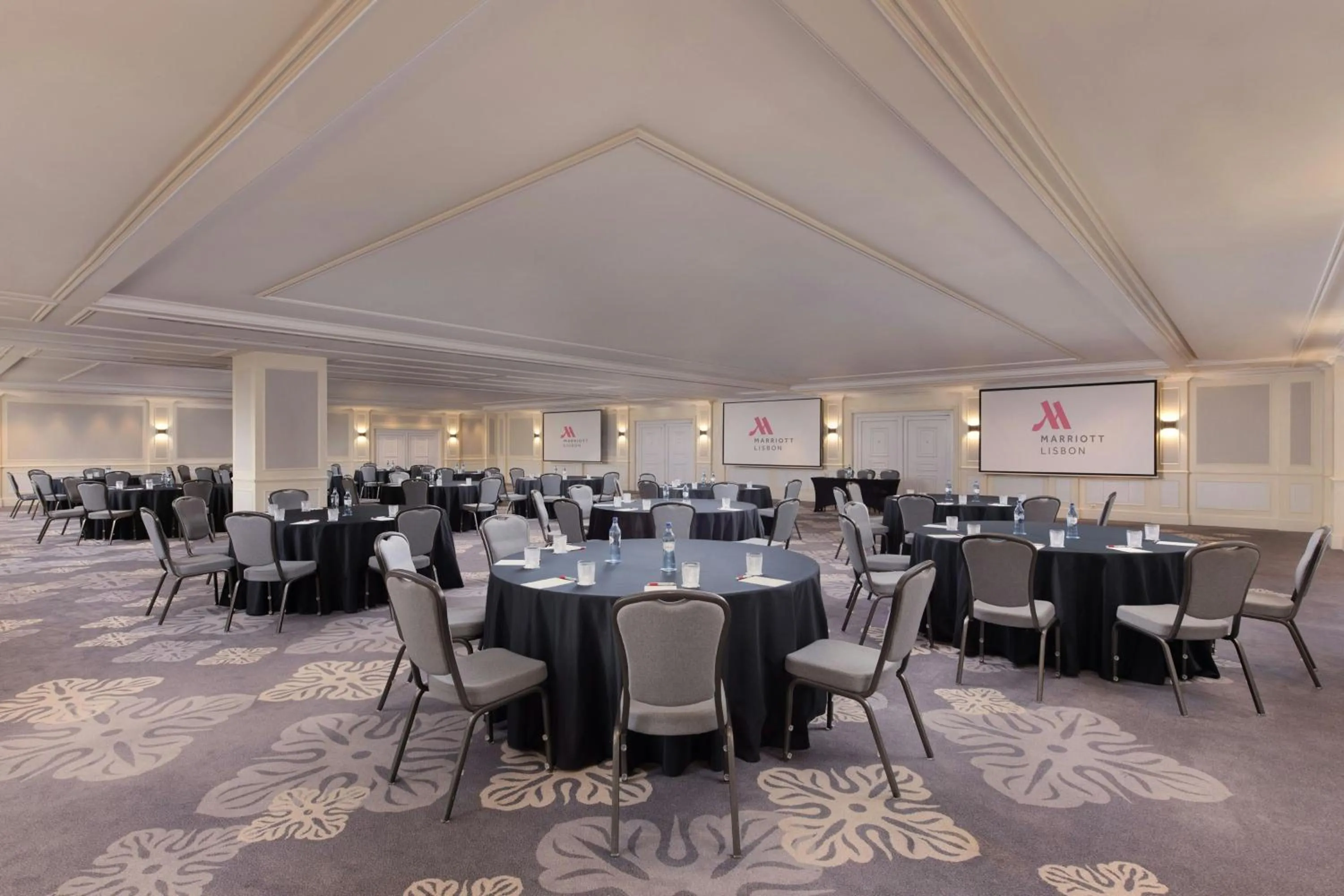 Meeting/conference room in Lisbon Marriott Hotel