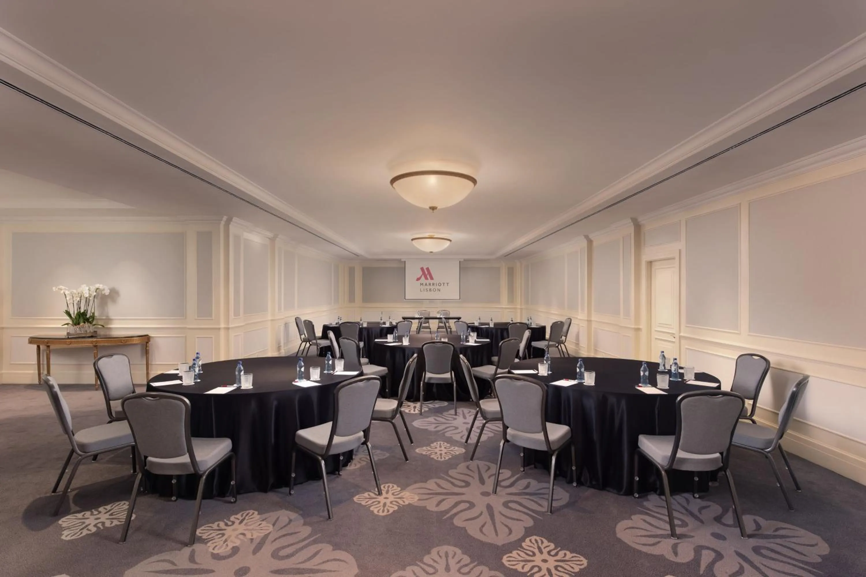 Meeting/conference room in Lisbon Marriott Hotel