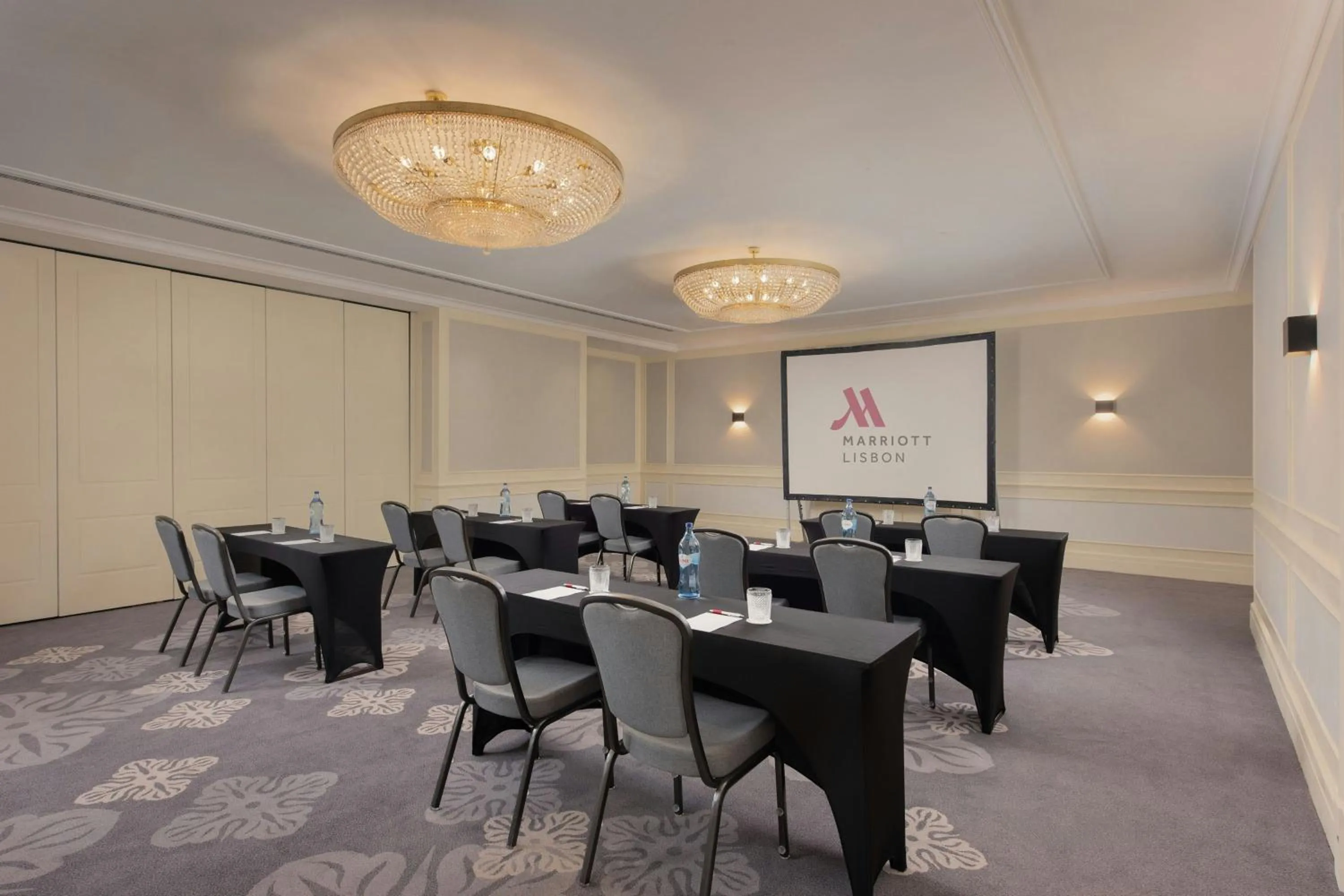 Meeting/conference room in Lisbon Marriott Hotel