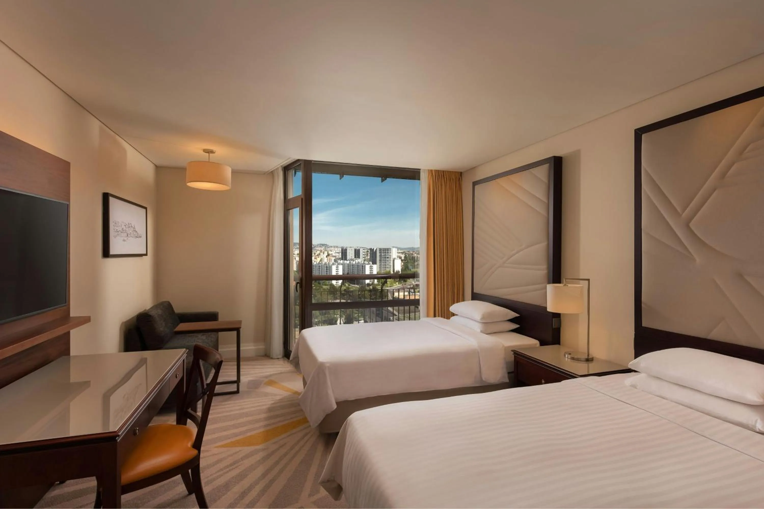 Photo of the whole room, Bed in Lisbon Marriott Hotel