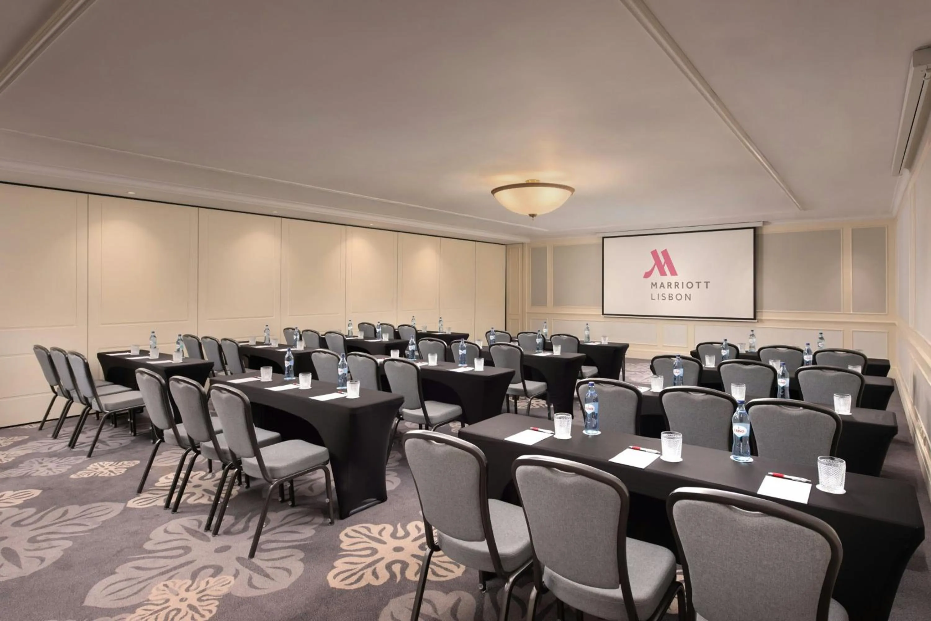 Meeting/conference room in Lisbon Marriott Hotel